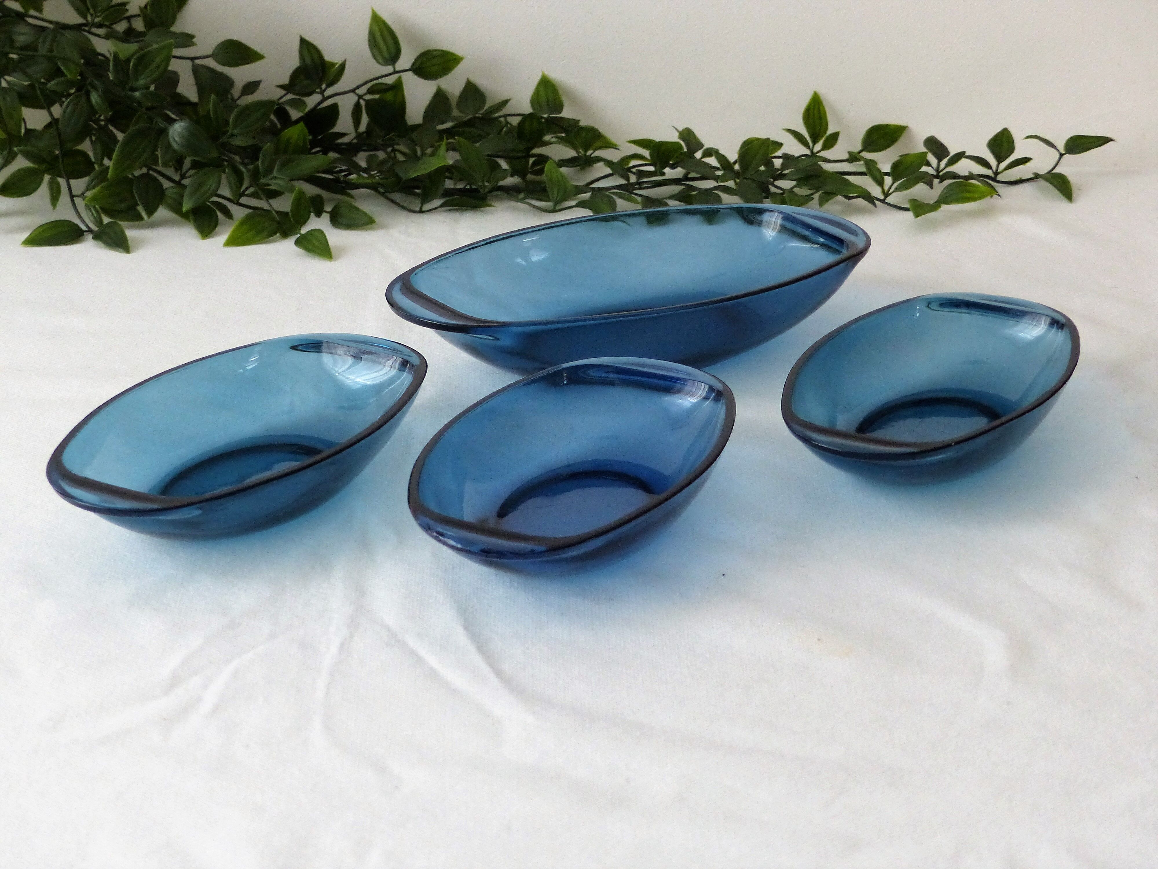 Set of 4 blue cups type Vereco