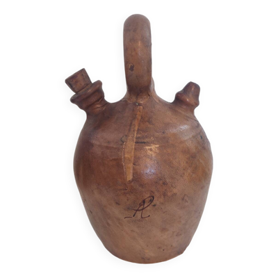 Gargoulette , cruche en terre cuite recouverte de cuir