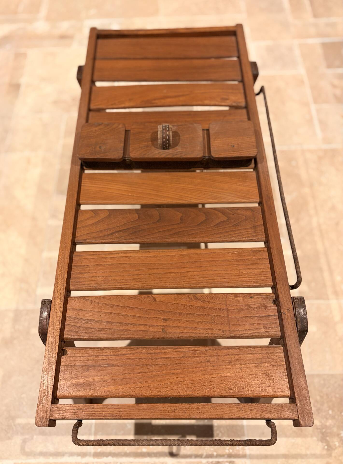 Table basse « Meubles pour la campagne » par Jacques Adnet – vers 1950