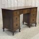 Bureau anglais en noyer des années 1950