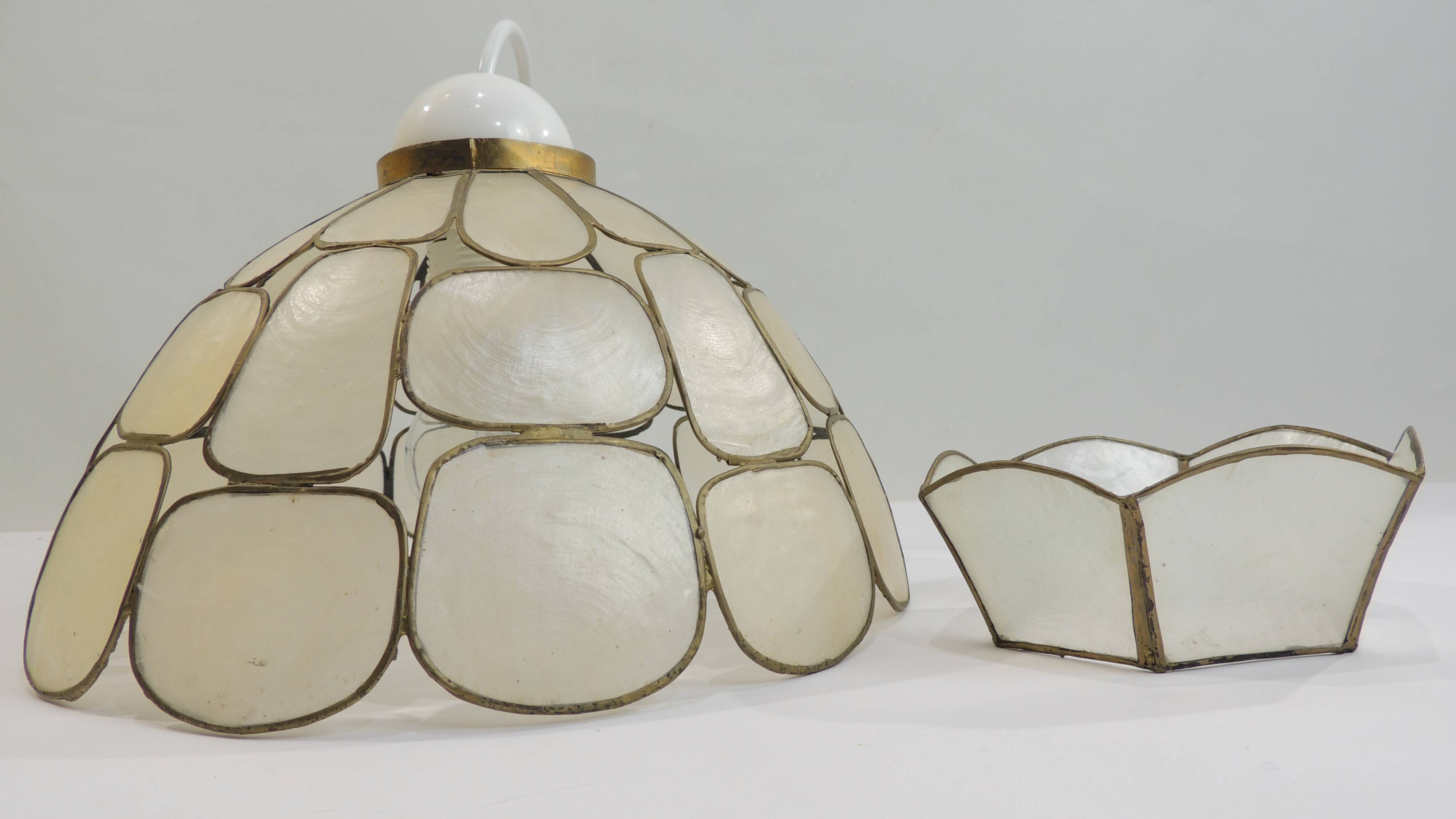 Vintage mother-of-pearl pendant light – Geometric style, 70s