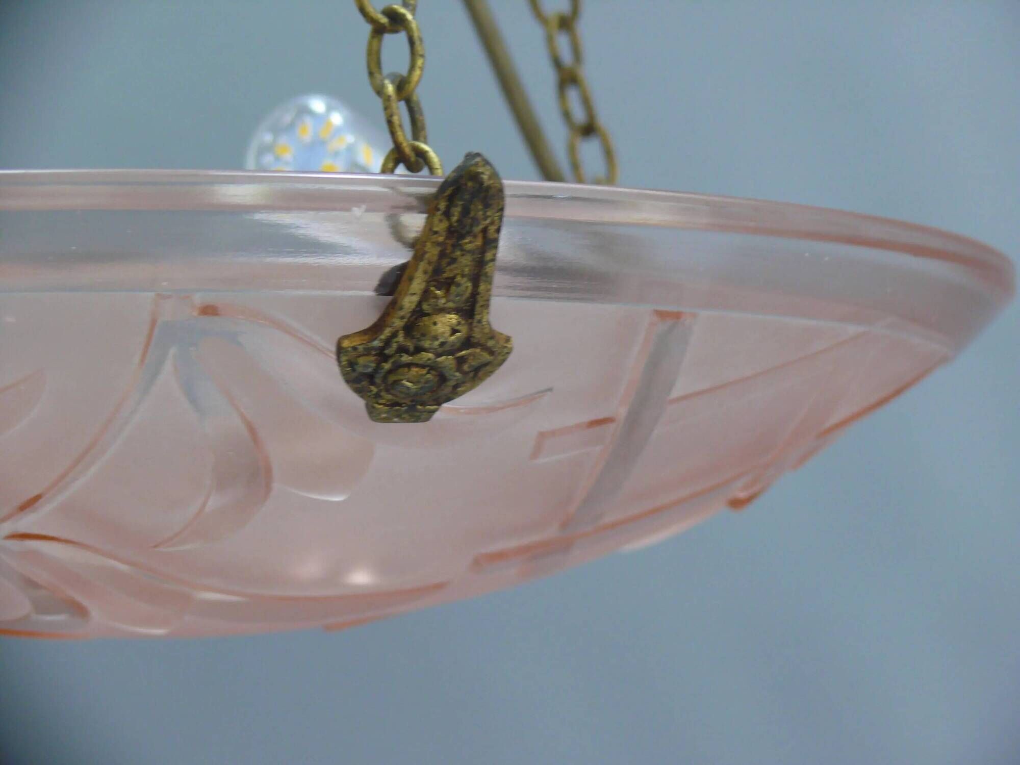 French Art Deco Glass Pendant Light with Chain Suspension, Degue, 1920s - 1930s