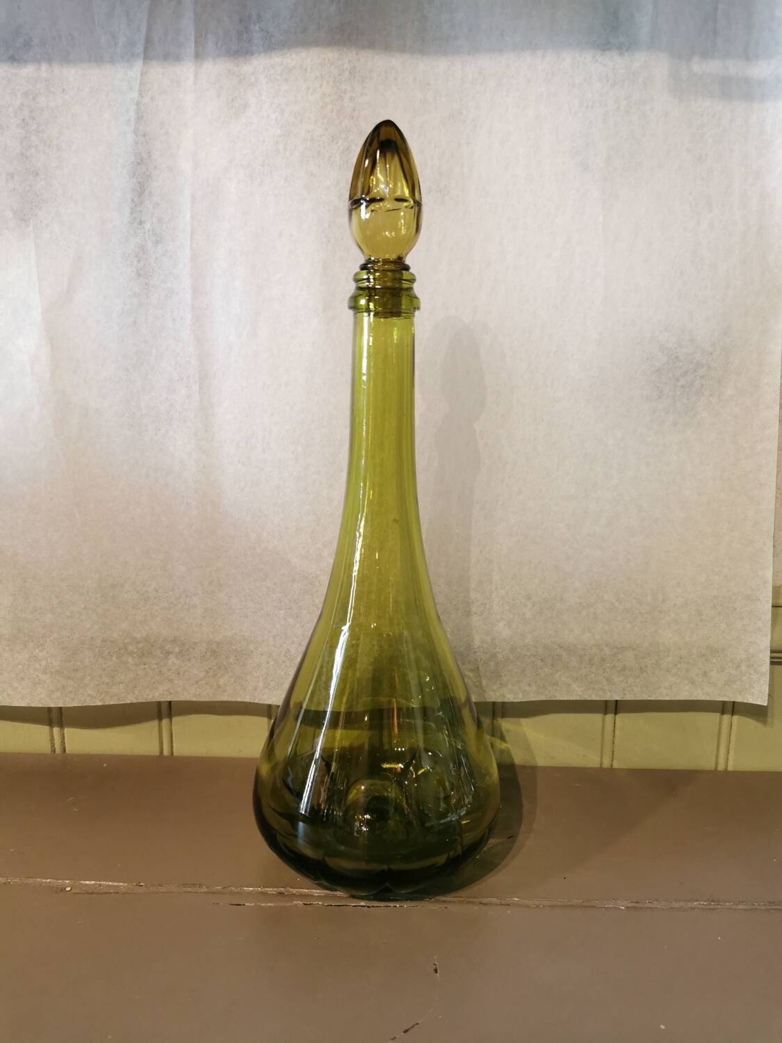 Carafe vintage en verre vert olive