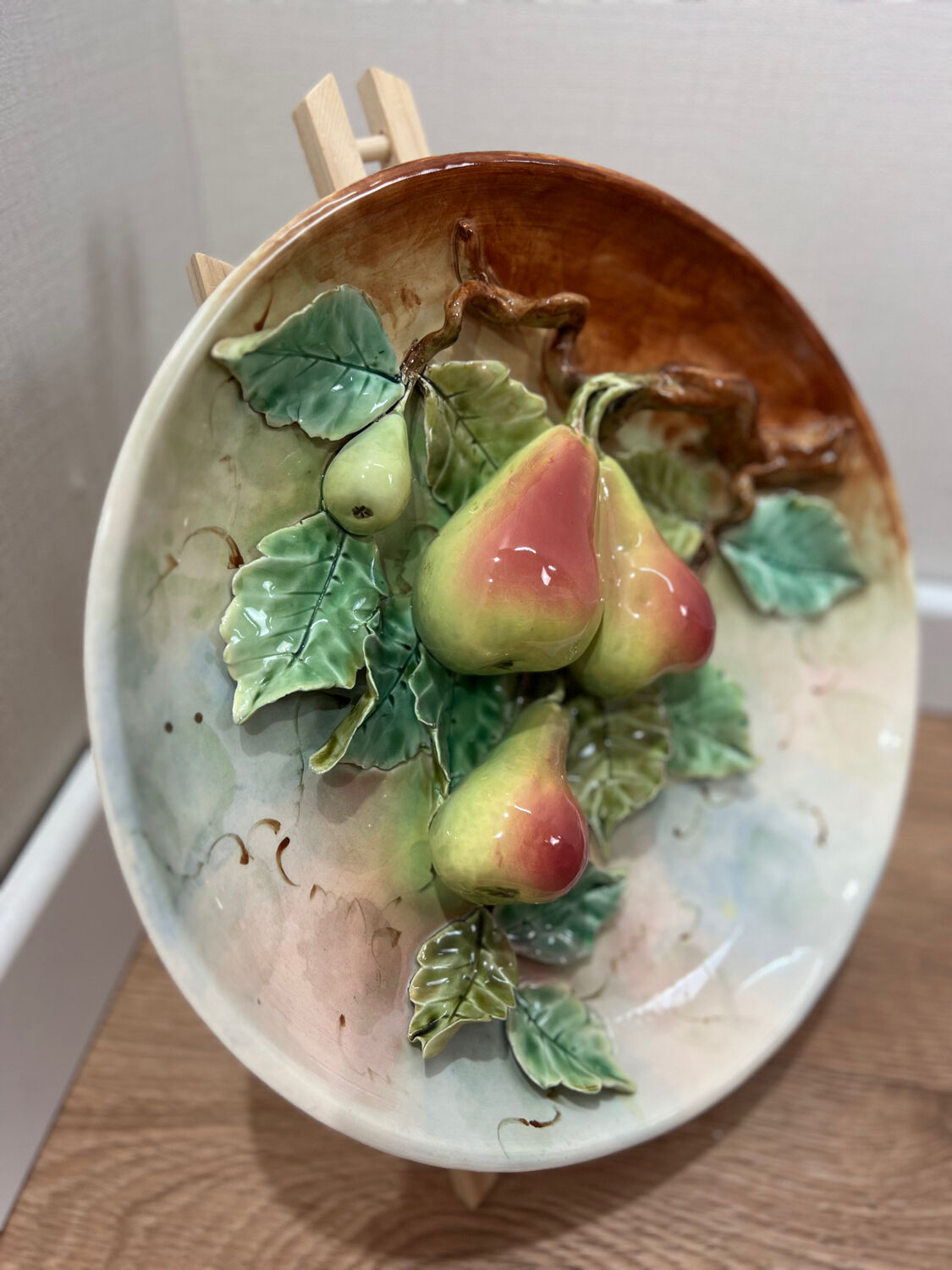 Plate decoration pears Barbotine