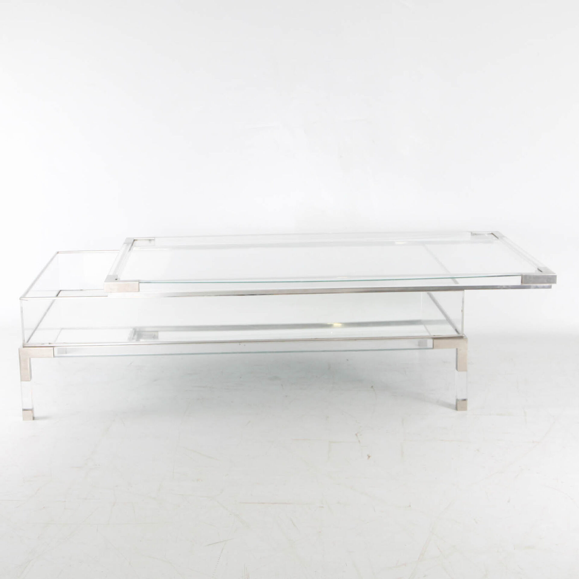 Sliding coffee table