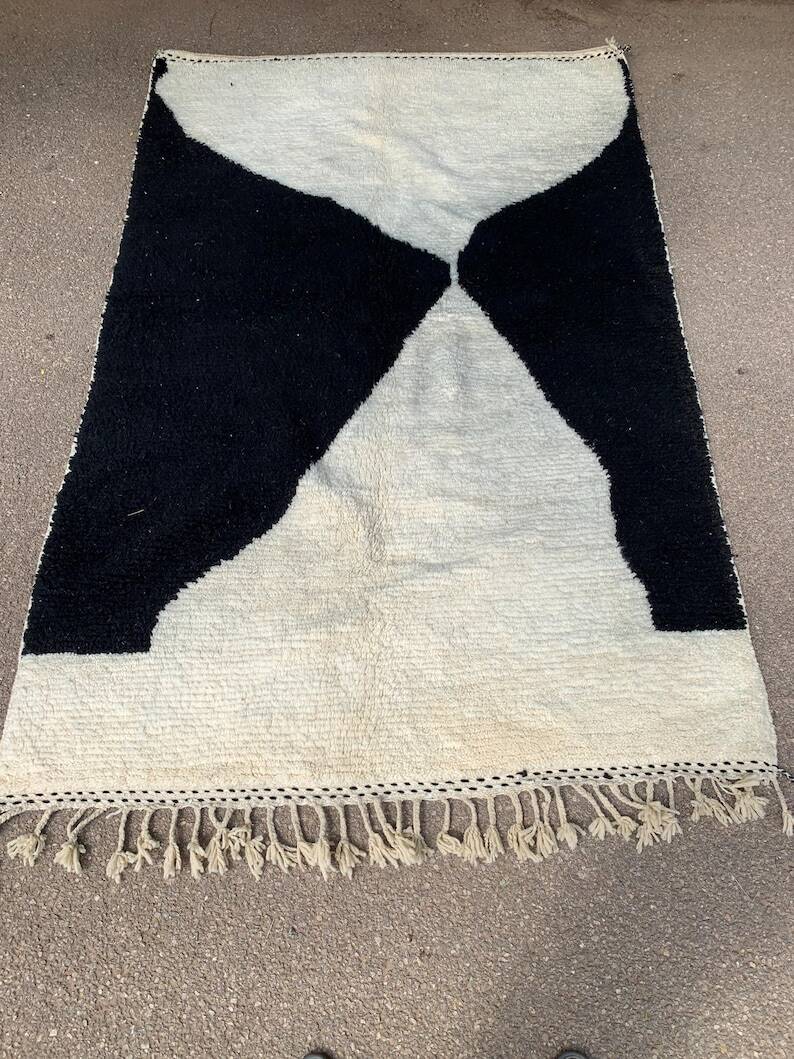 Moroccan rug in natural wool 250cm x 150cm