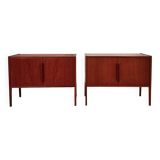 2x Teck Kai Kristiansen à côté des armoires années 1960