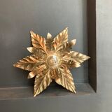 Golden metal flower wall lamp