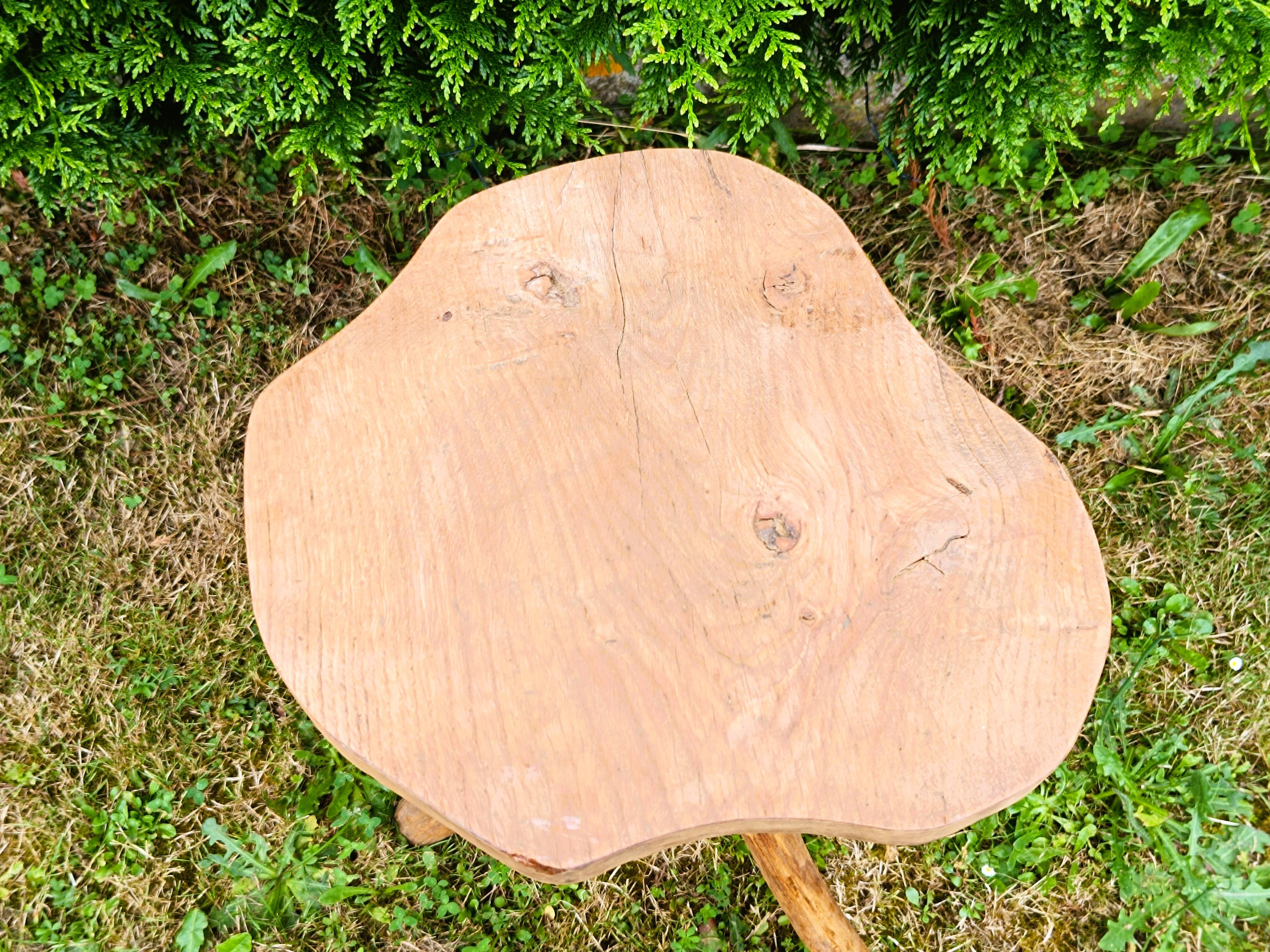 Brutalist tripod saddle