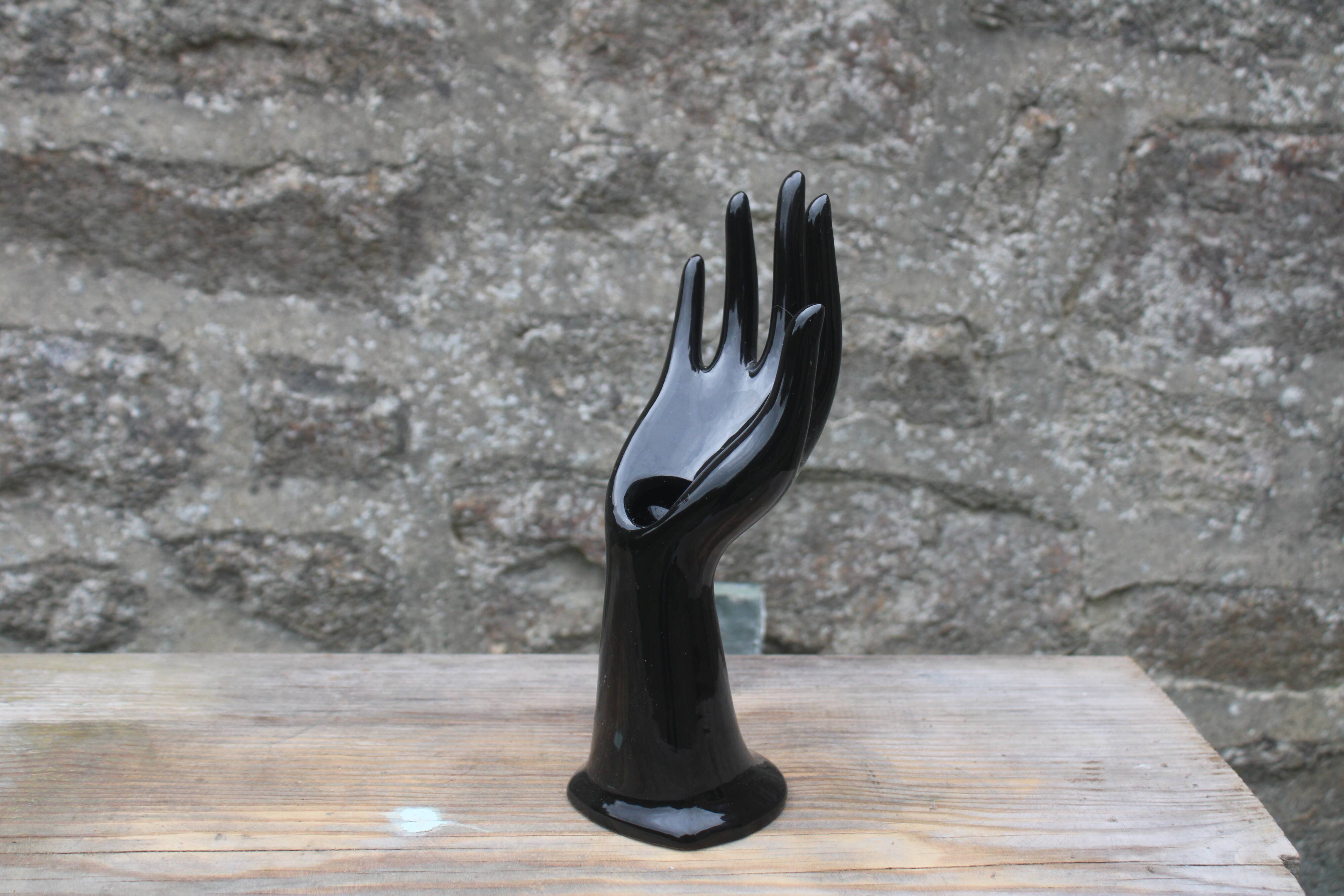 Ceramic hand-shaped soliflore