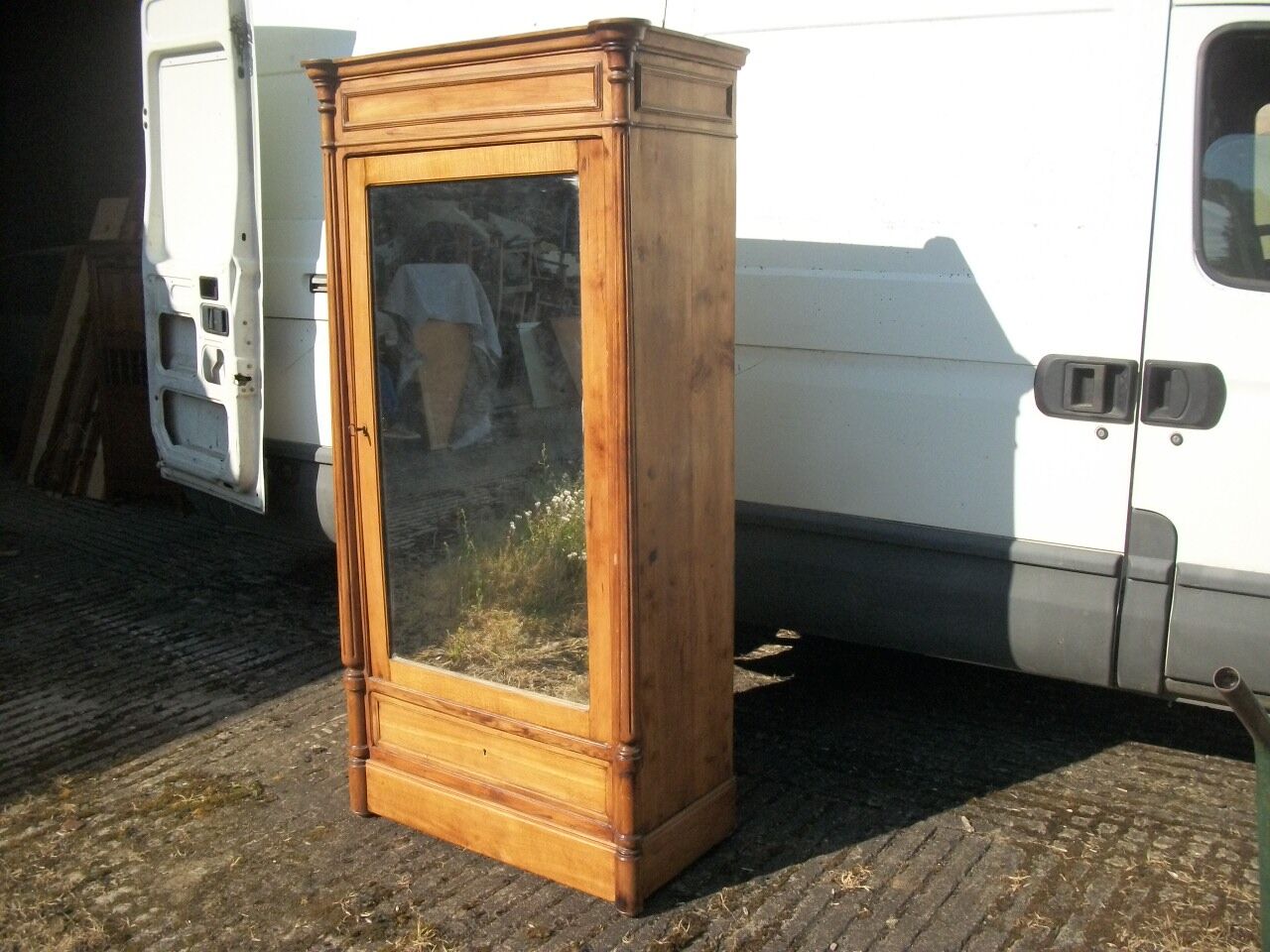 Bonnetière with mirror