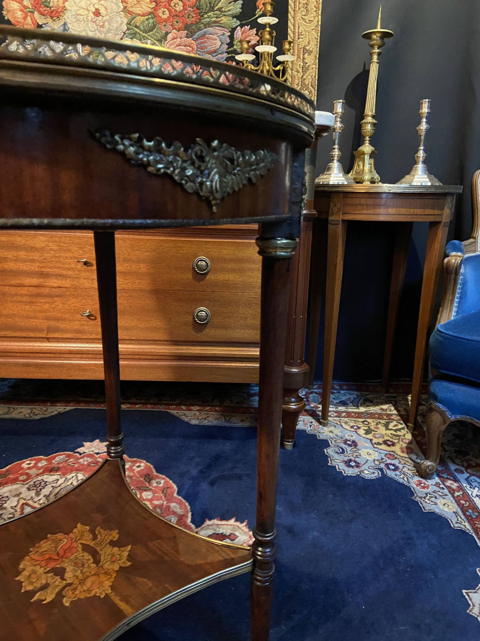Bouillotte table pedestal table with marquetry decoration and bronze ornaments in the Louis style