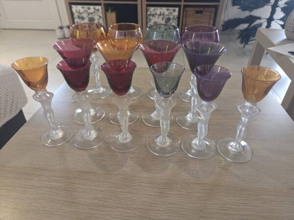 Lot 14 Verres Cristallerie Royale Bayel. Pieds Cariatides/Vénus