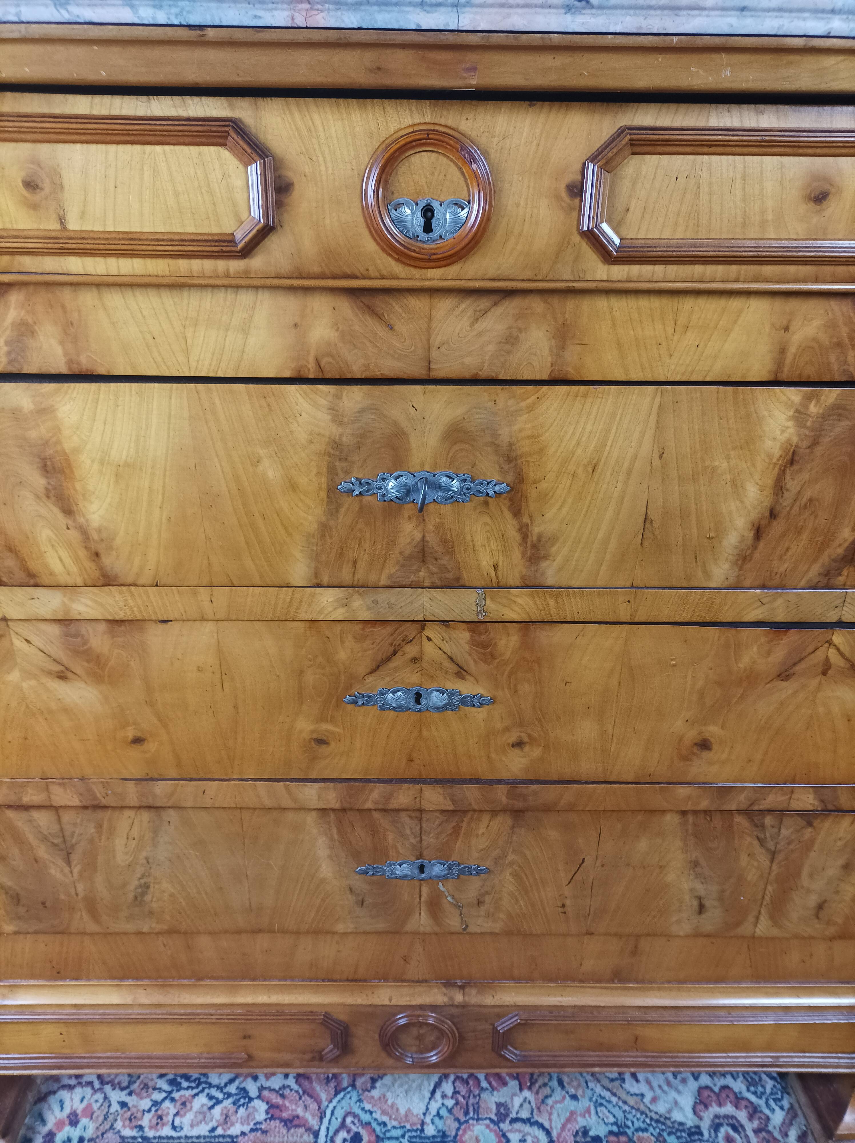 Louis Philippe chest of drawers in cherry wood