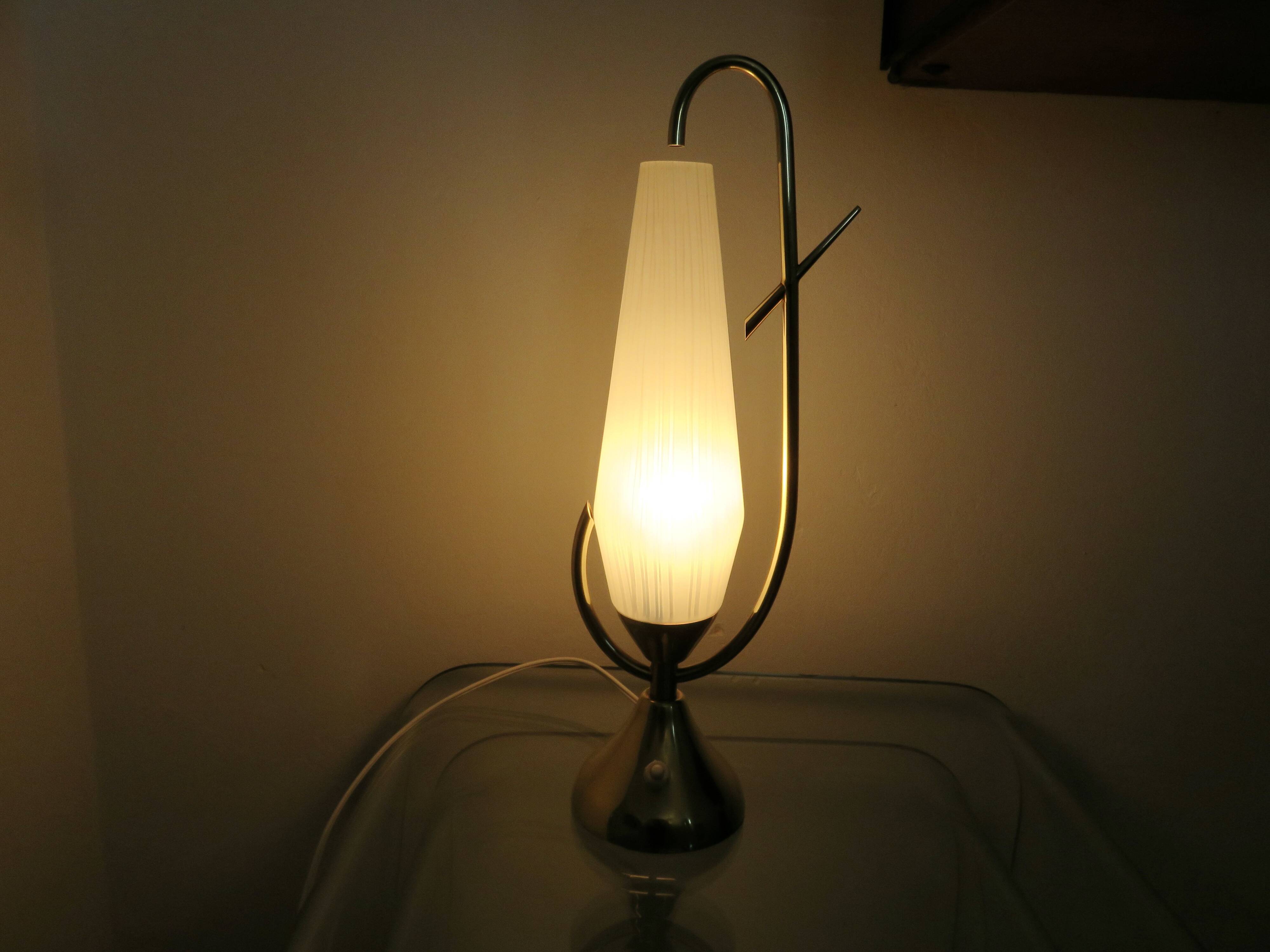 Grande lampe en verre et laiton 1950 1960