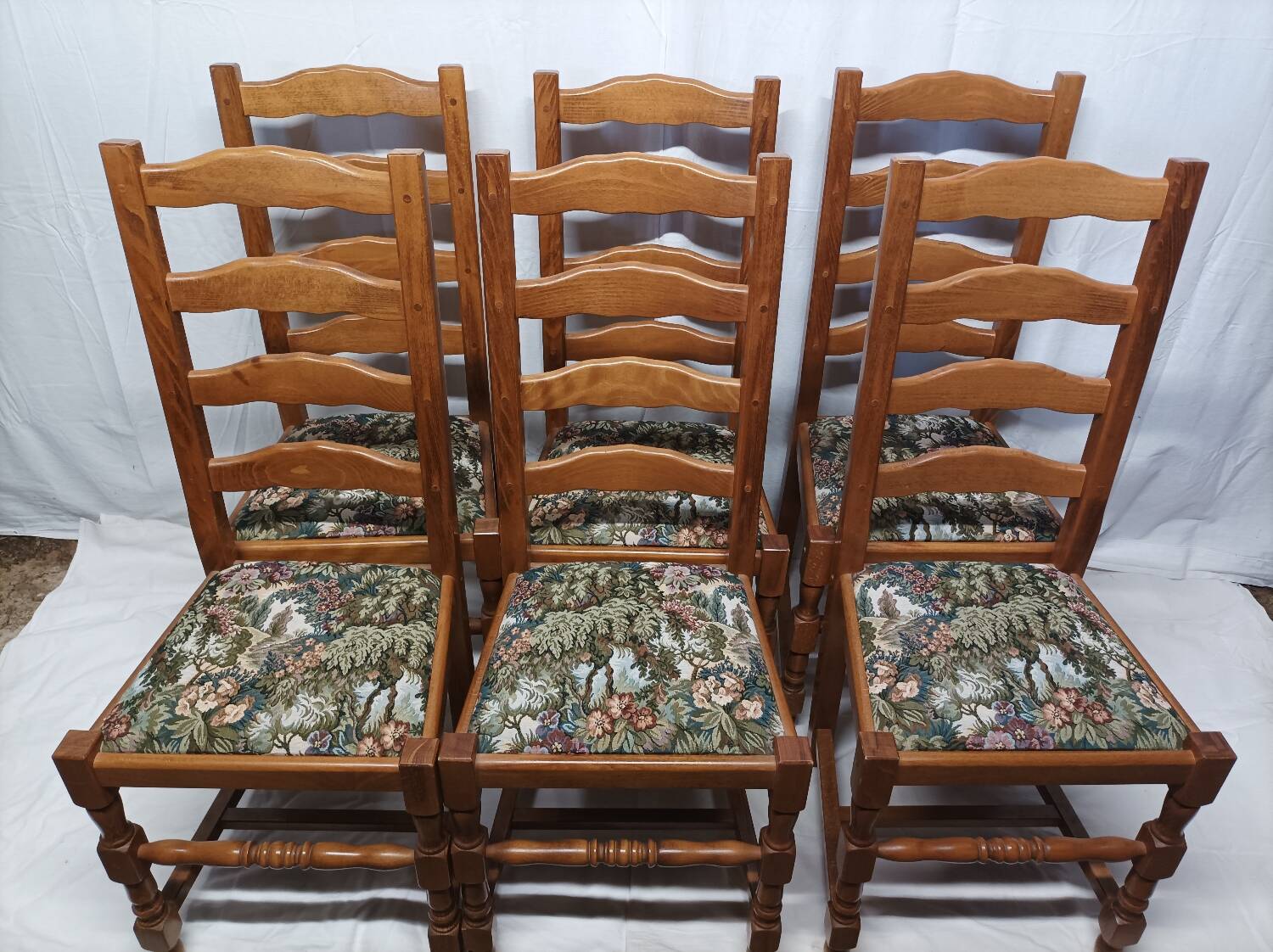 Set of 6 Vintage Chairs