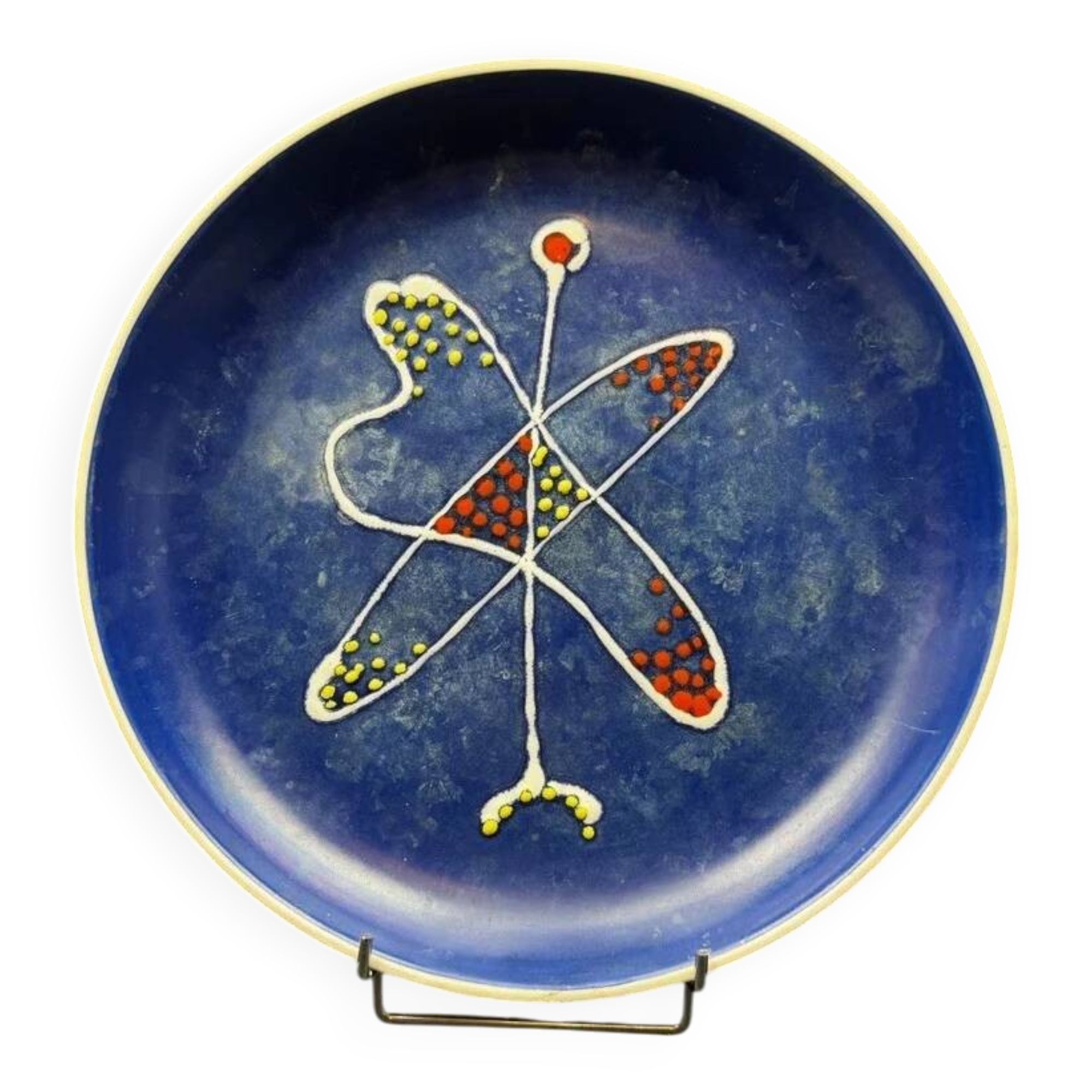 Grand plat décoratif signé André Baud, diamètre 37 cm, décor émaillé