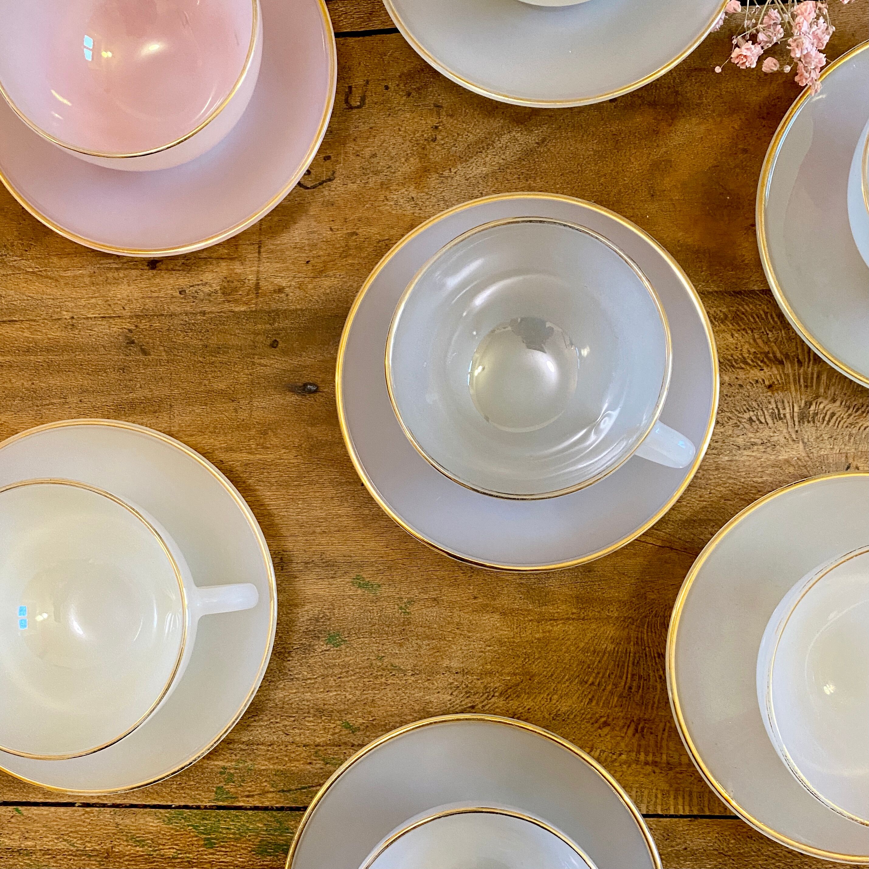 Set of 8 vintage cups and subcups, pastel Arcopal