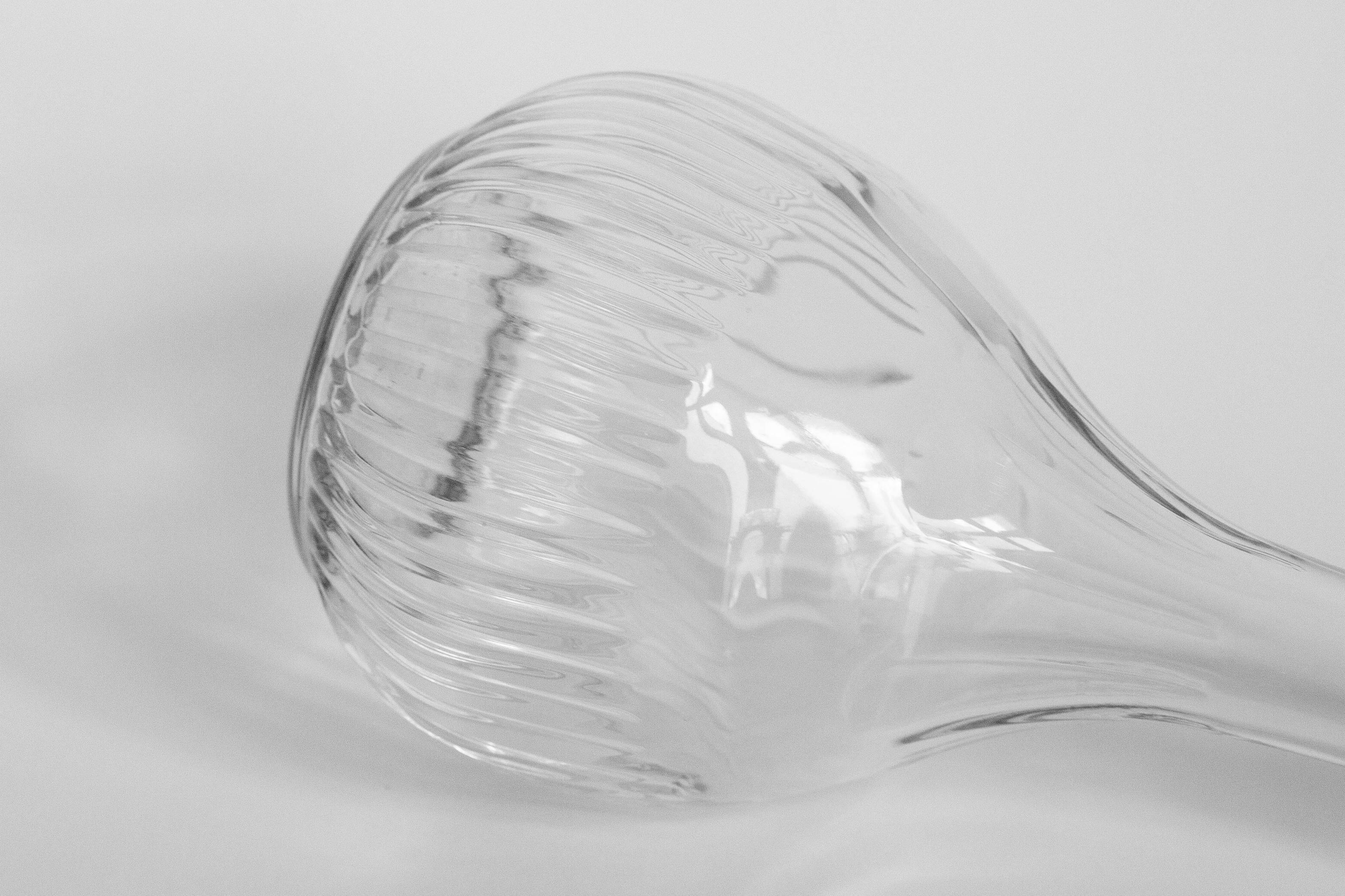 Carafe transparente en verre du milieu du siècle avec bouchon, Europe, années 1960