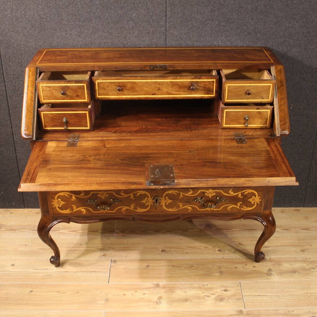 Grand bureau en marqueterie italienne des années 1920