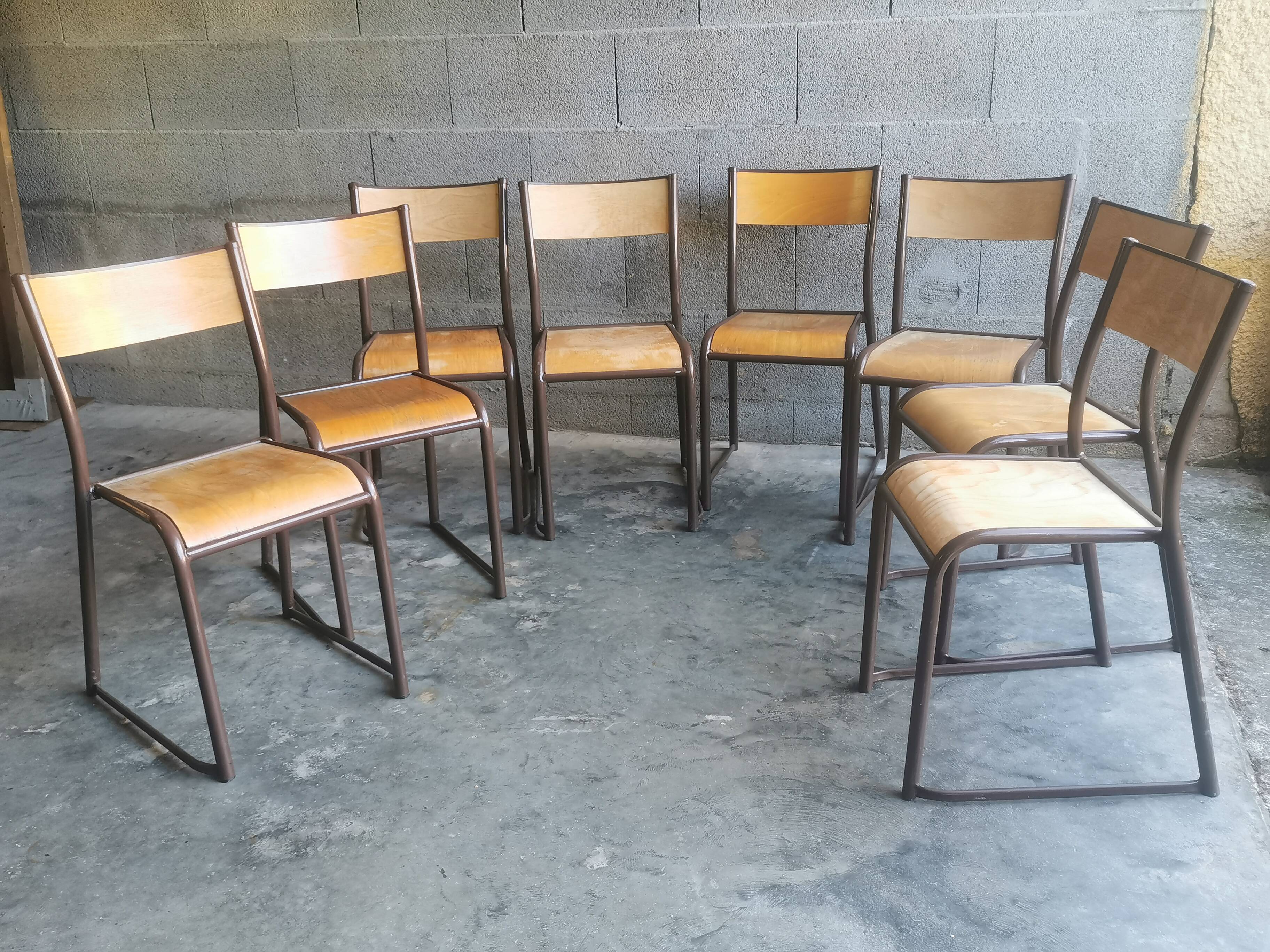 Serie de 8 chaises vintage empilables