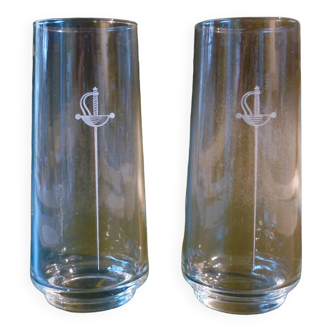 Set of 2 glasses with engraved sword