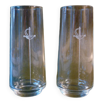 Set of 2 glasses with engraved sword