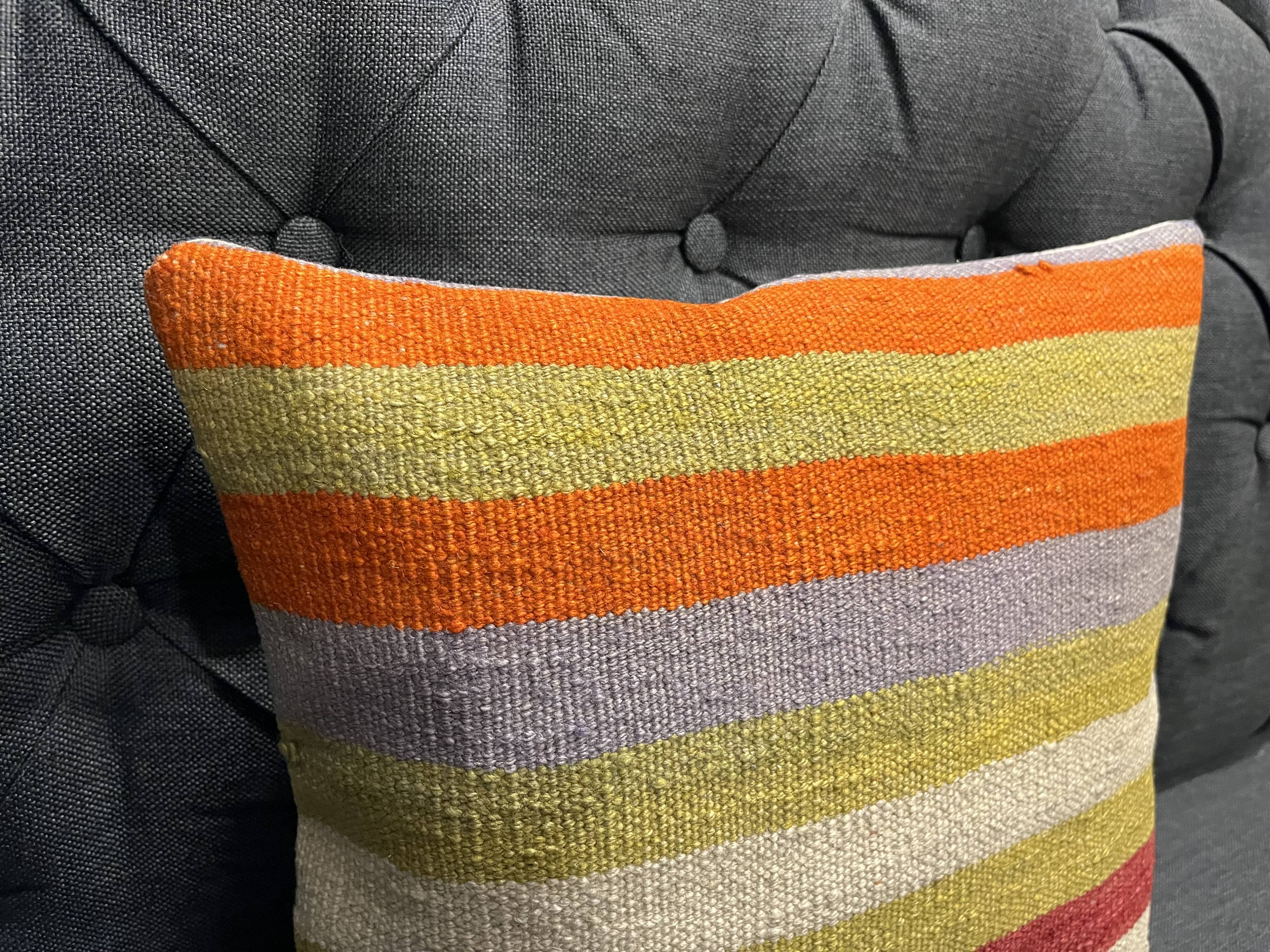 Coussin en laine turque à rayures