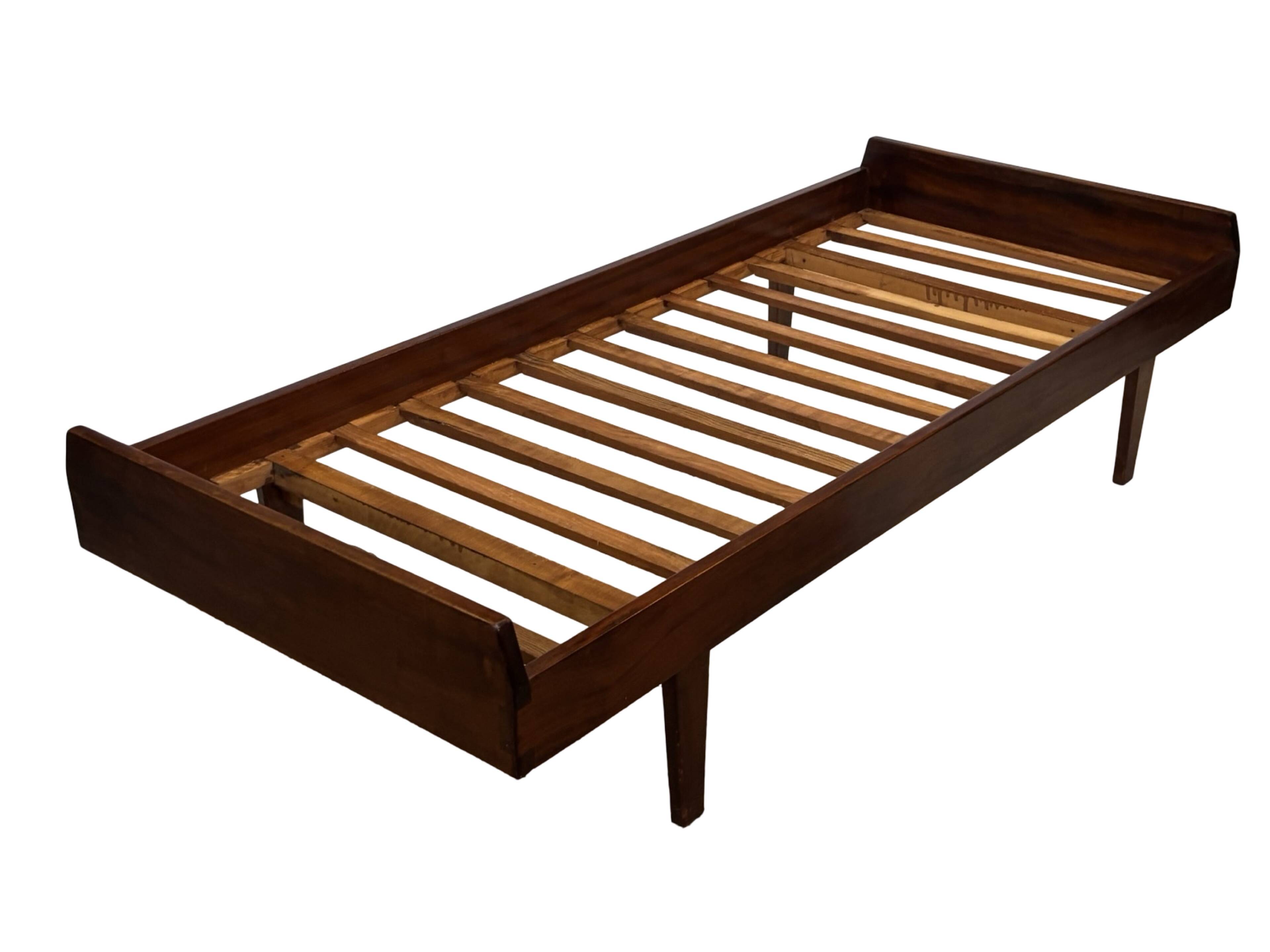 Vintage daybed minimalist design in Teak  960s