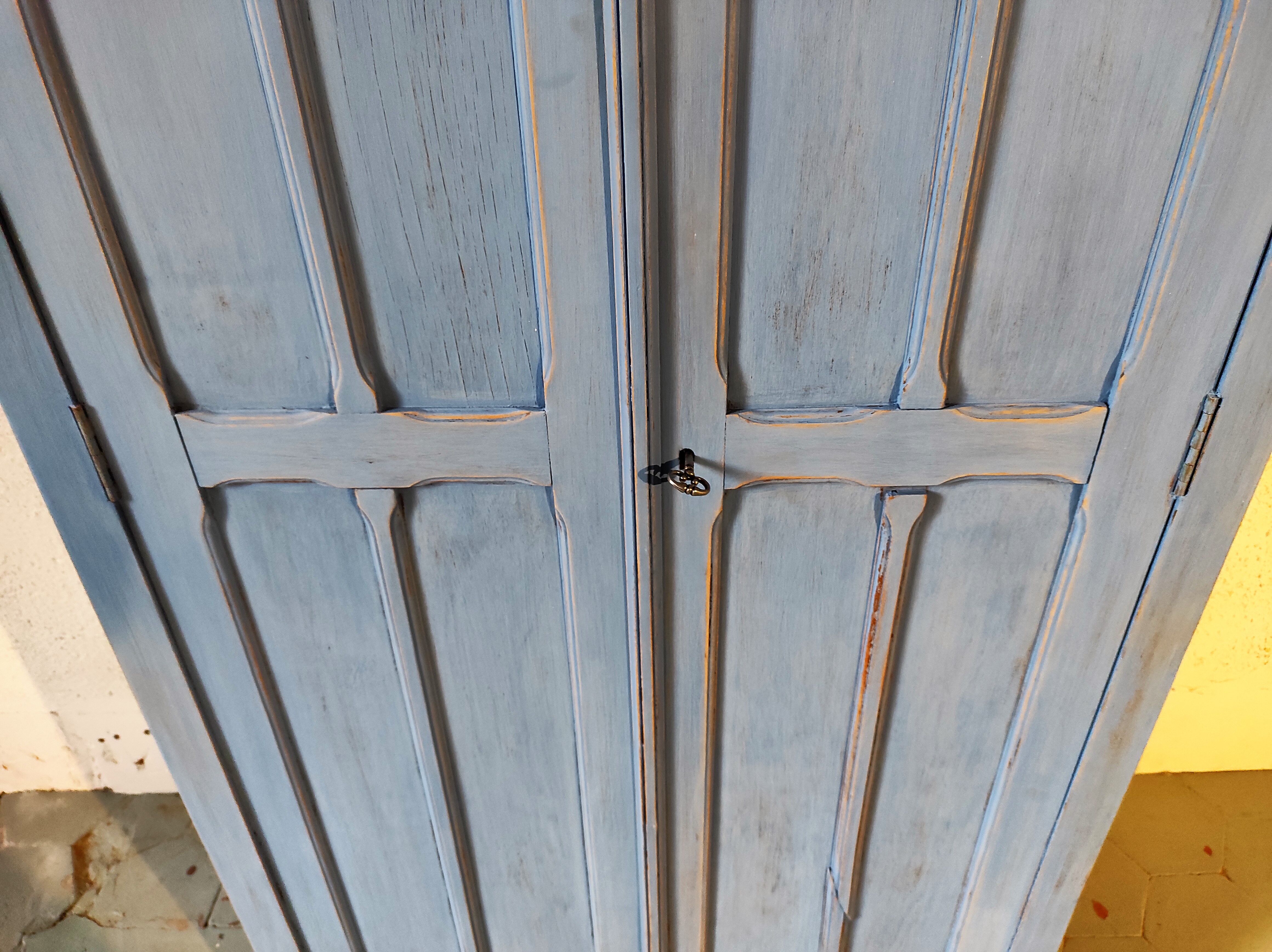 Armoire parisienne