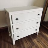 White chest of drawers