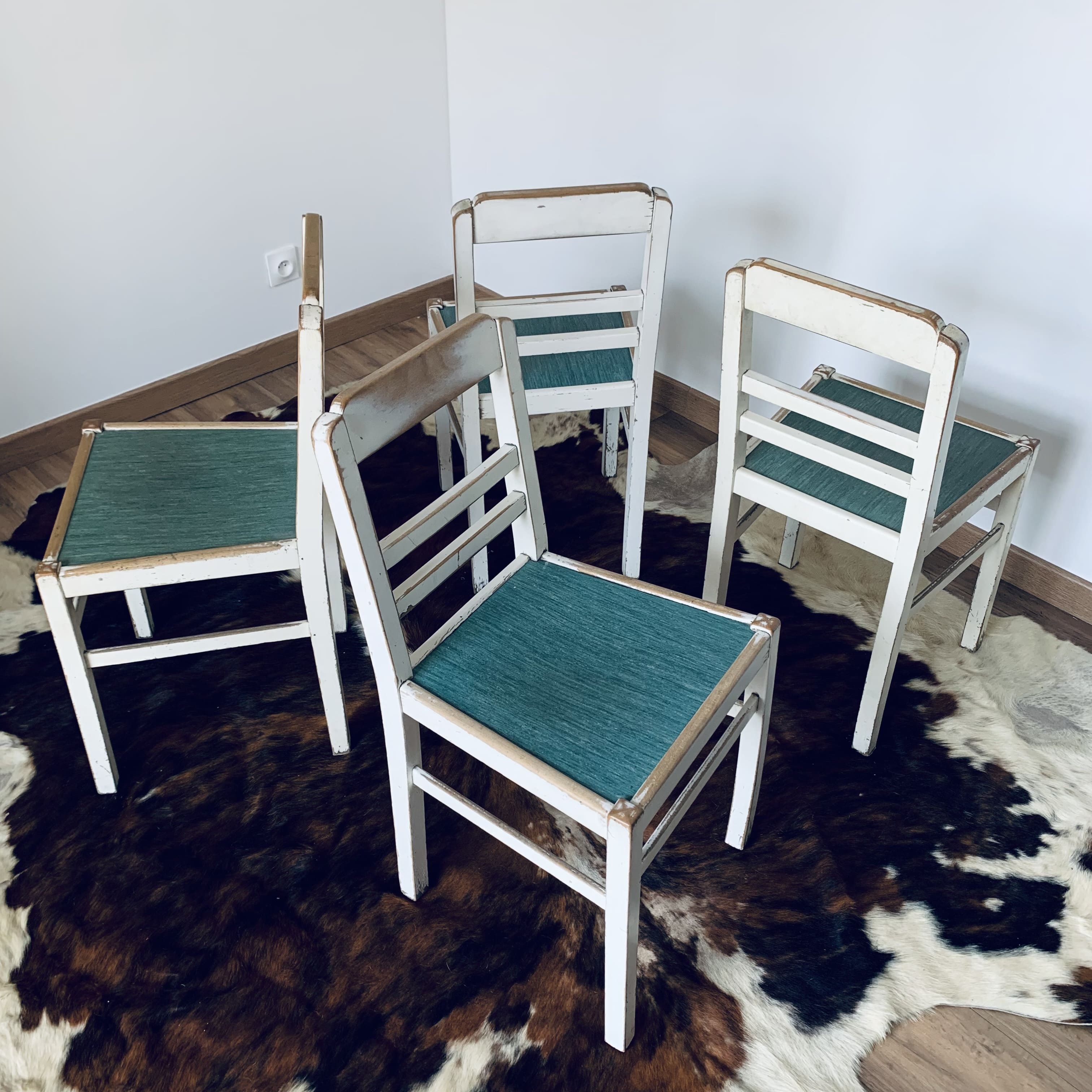 Series of 4 vintage chairs