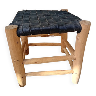 Stool made of lemon wood and recycled tire.