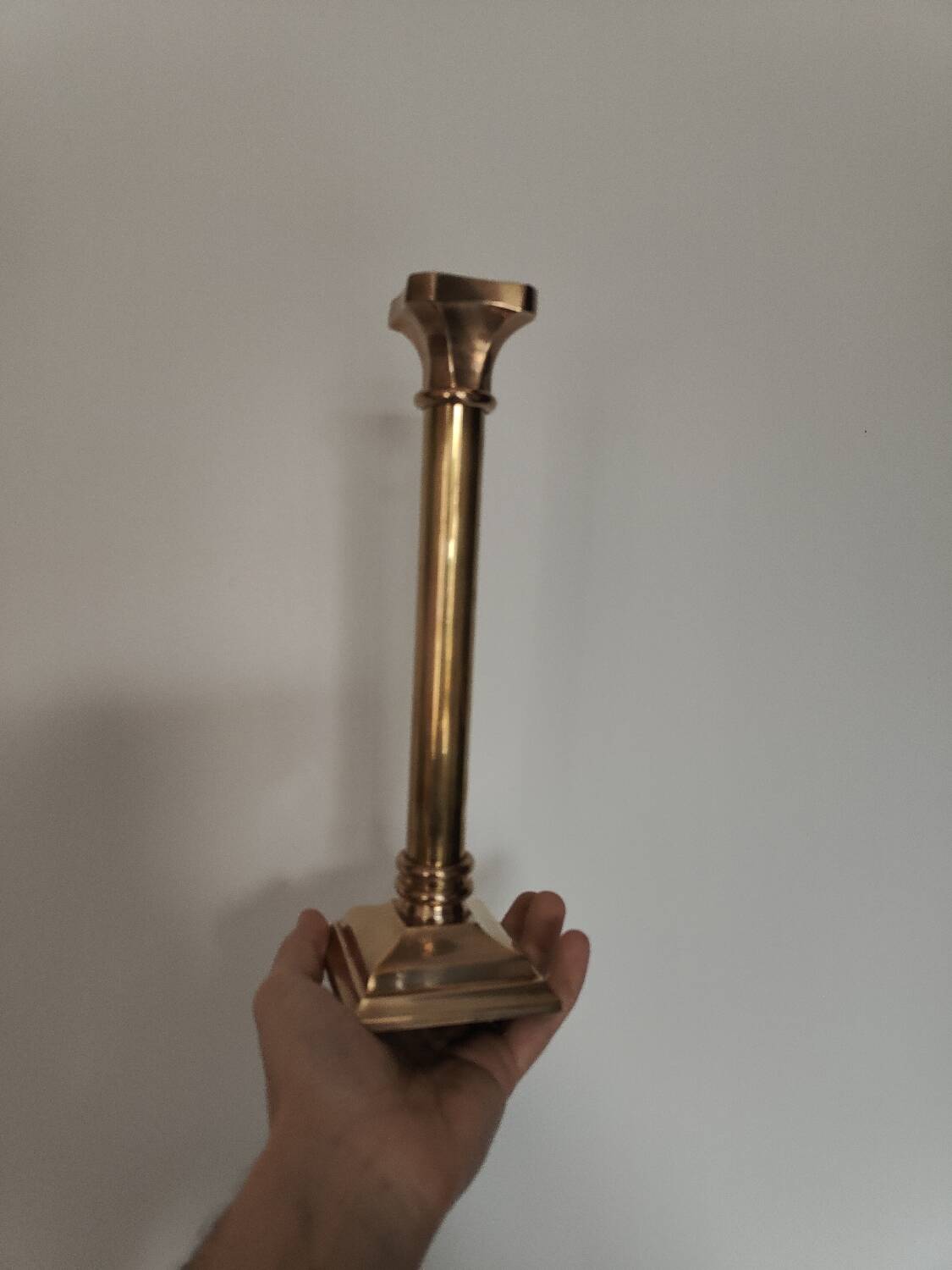 Column candle holder