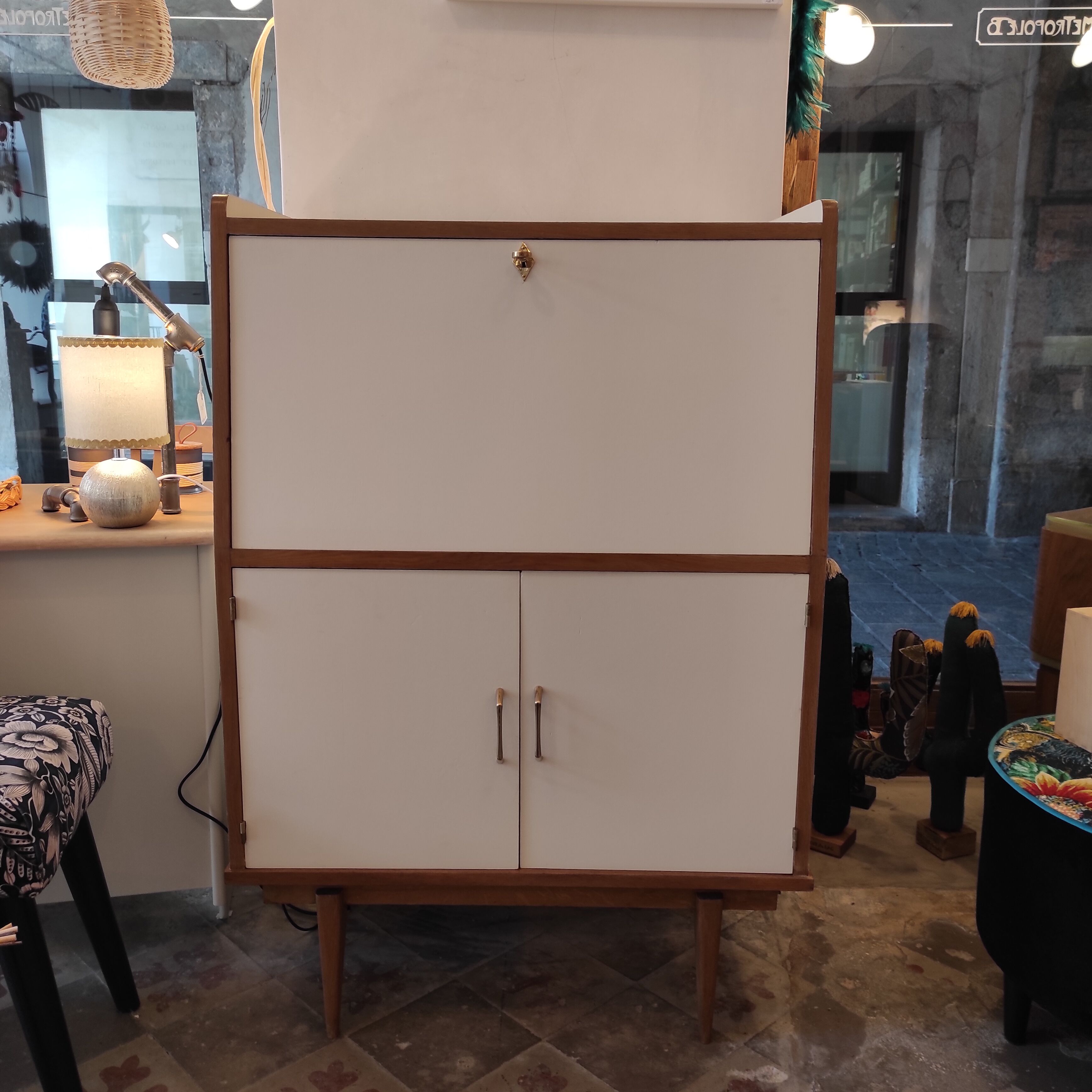 Secretary 60s restyled