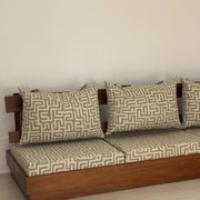 Banquette murale brutaliste