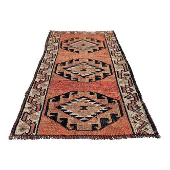 Traditional vintage kurdish herki rug