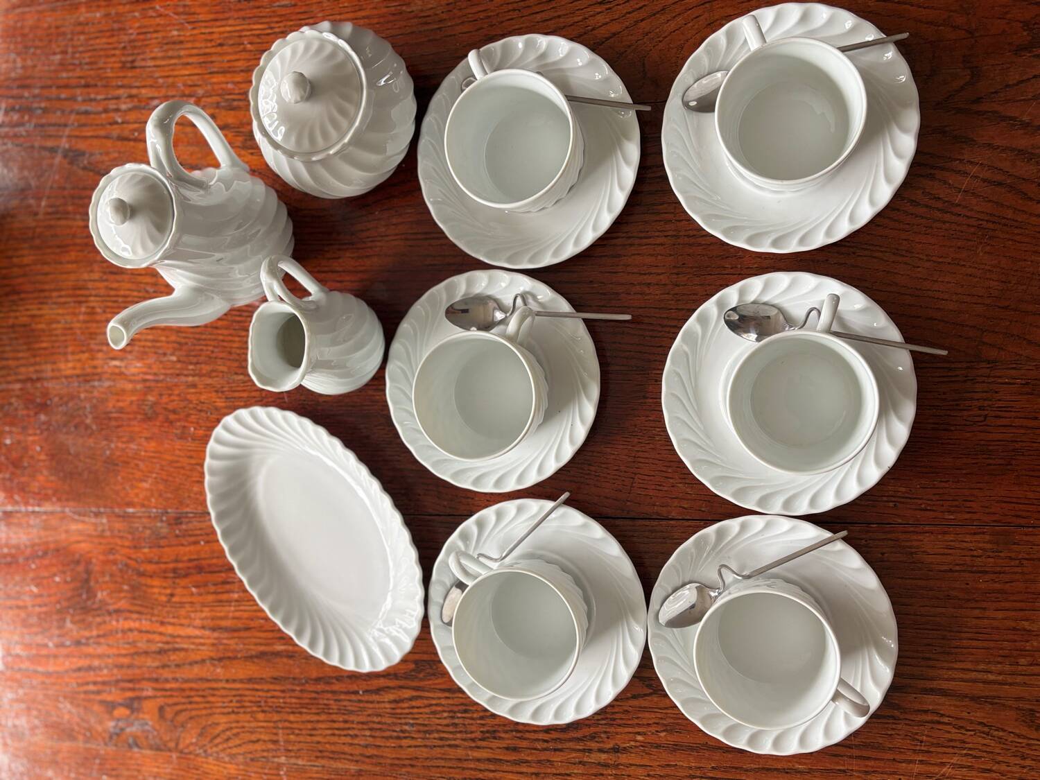 16-piece coffee service Haviland Limoges, excellent condition.