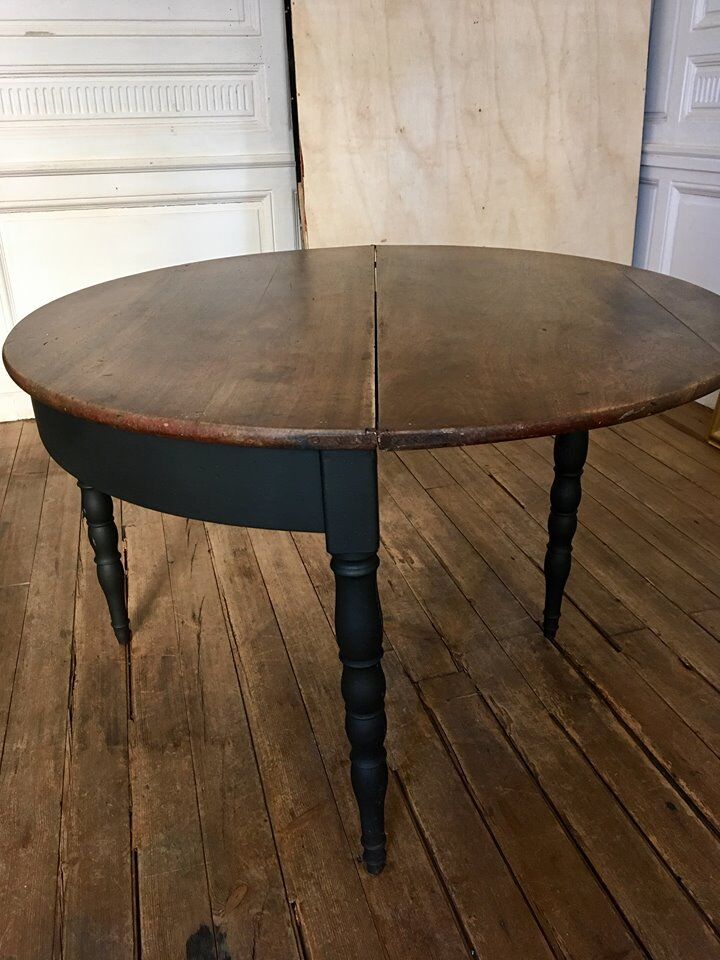 Round table solid wood old