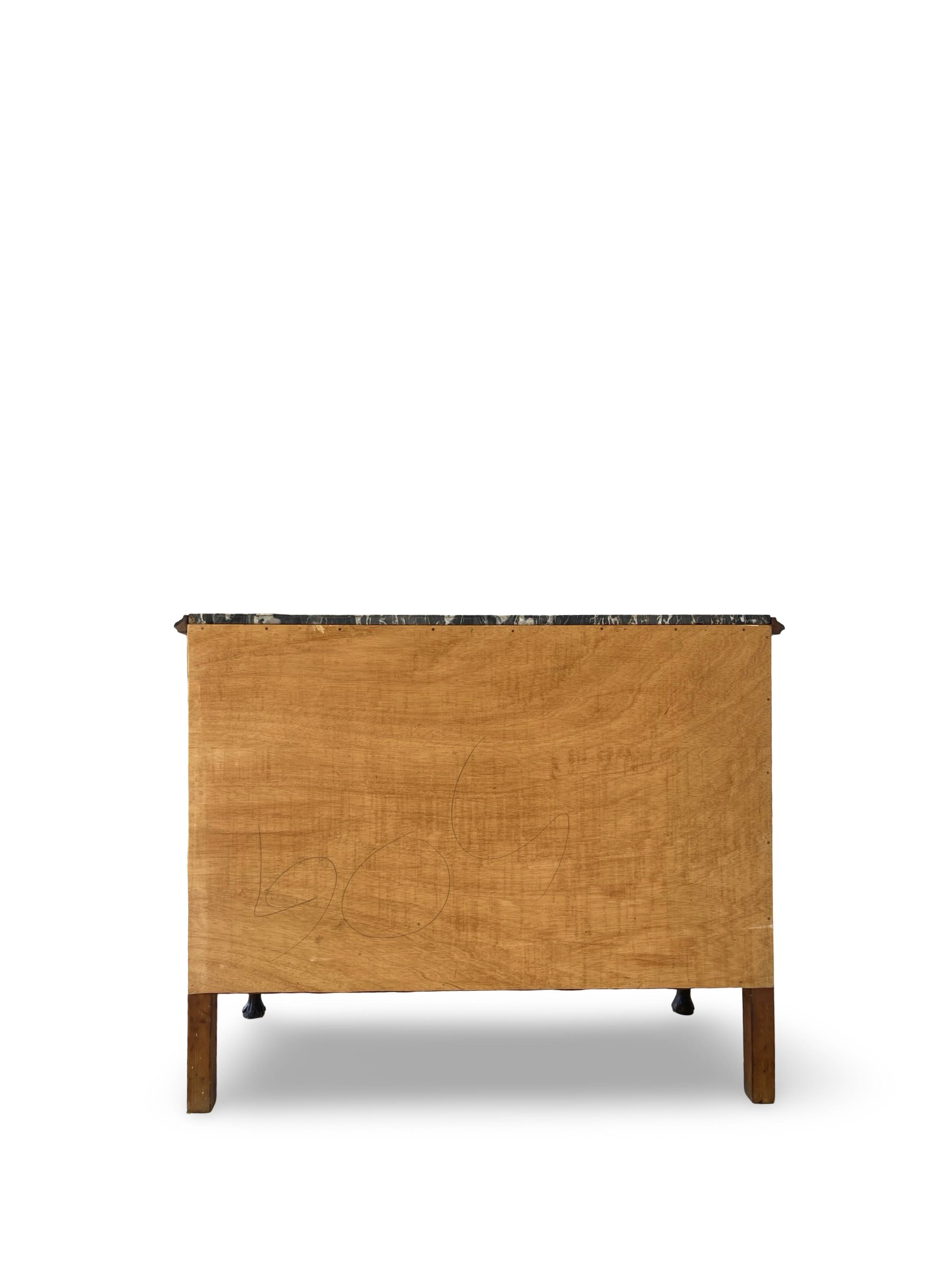 An Italian chest of drawers from the 1940s.