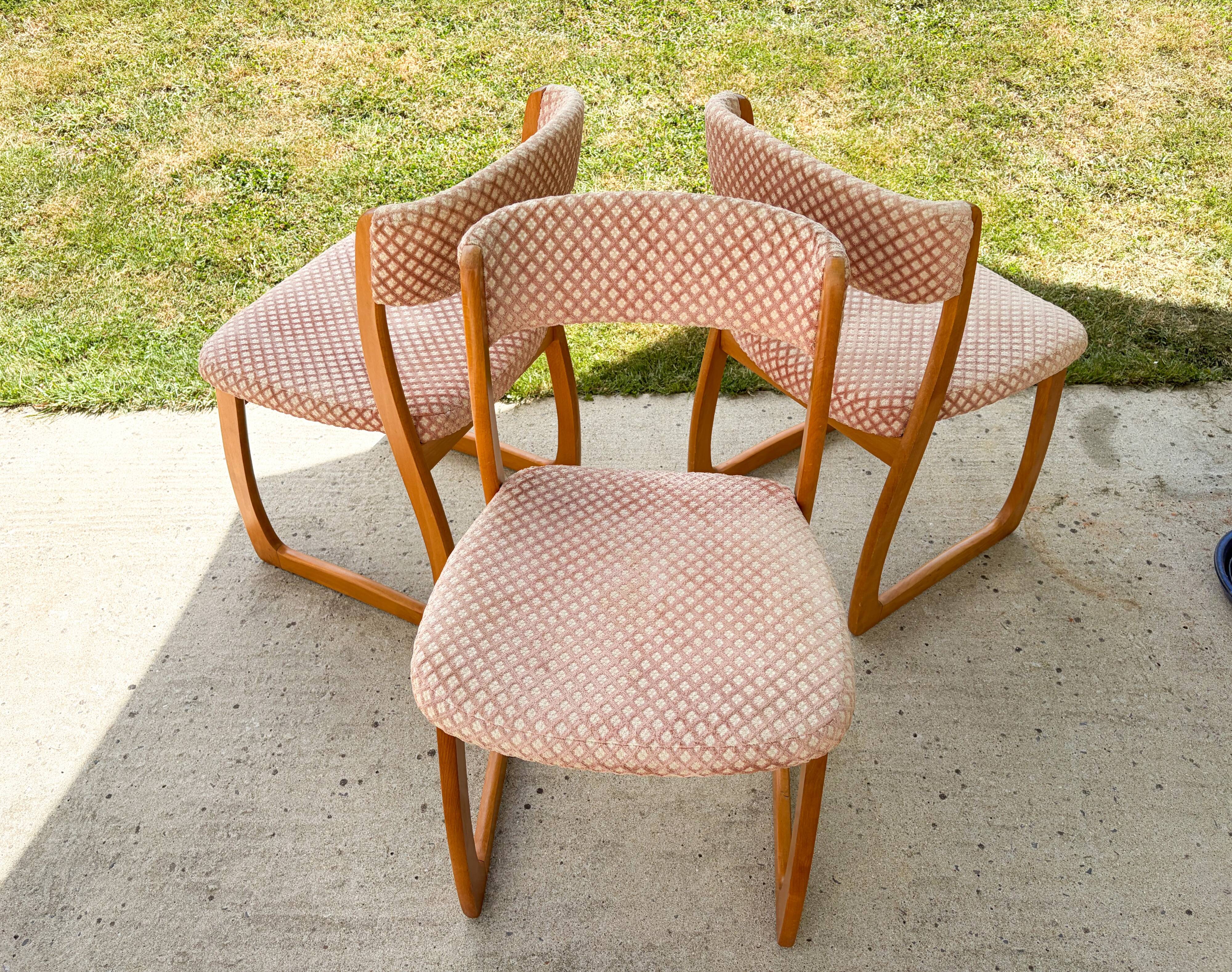 Lot de 3 chaises traineau SELF , dlg de Baumann , 1970'