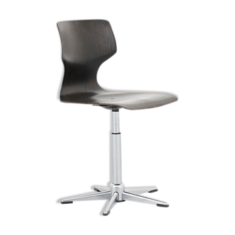 Adjustable Flötotto workshop chair