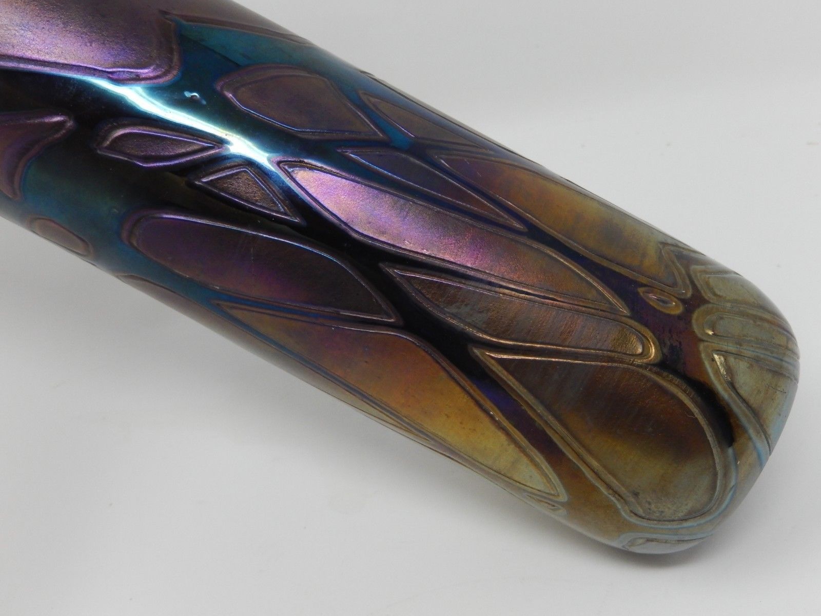 Vase en verre irisé