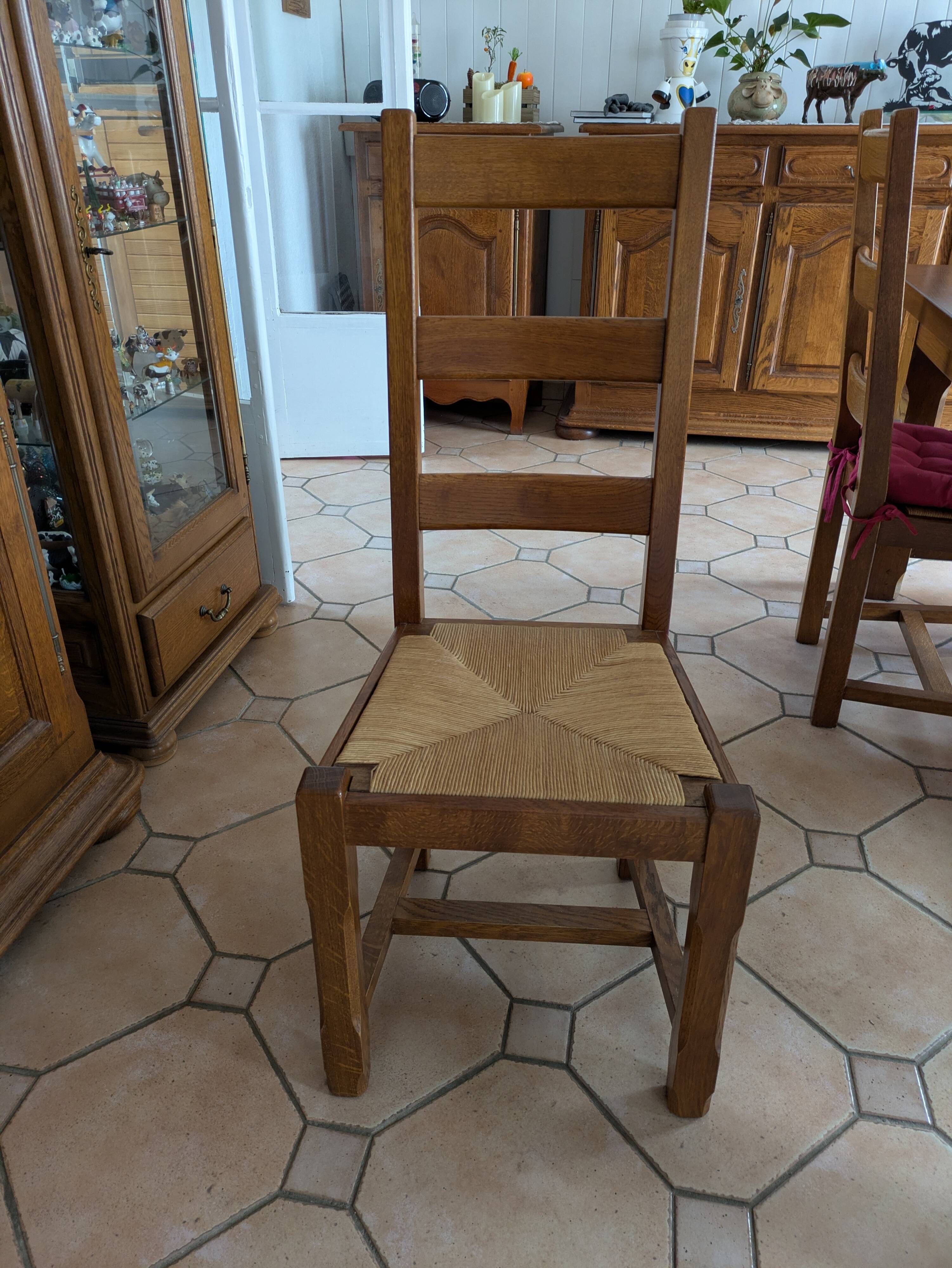 Lot d'une Table de ferme chêne massif de France et ses six chaises
