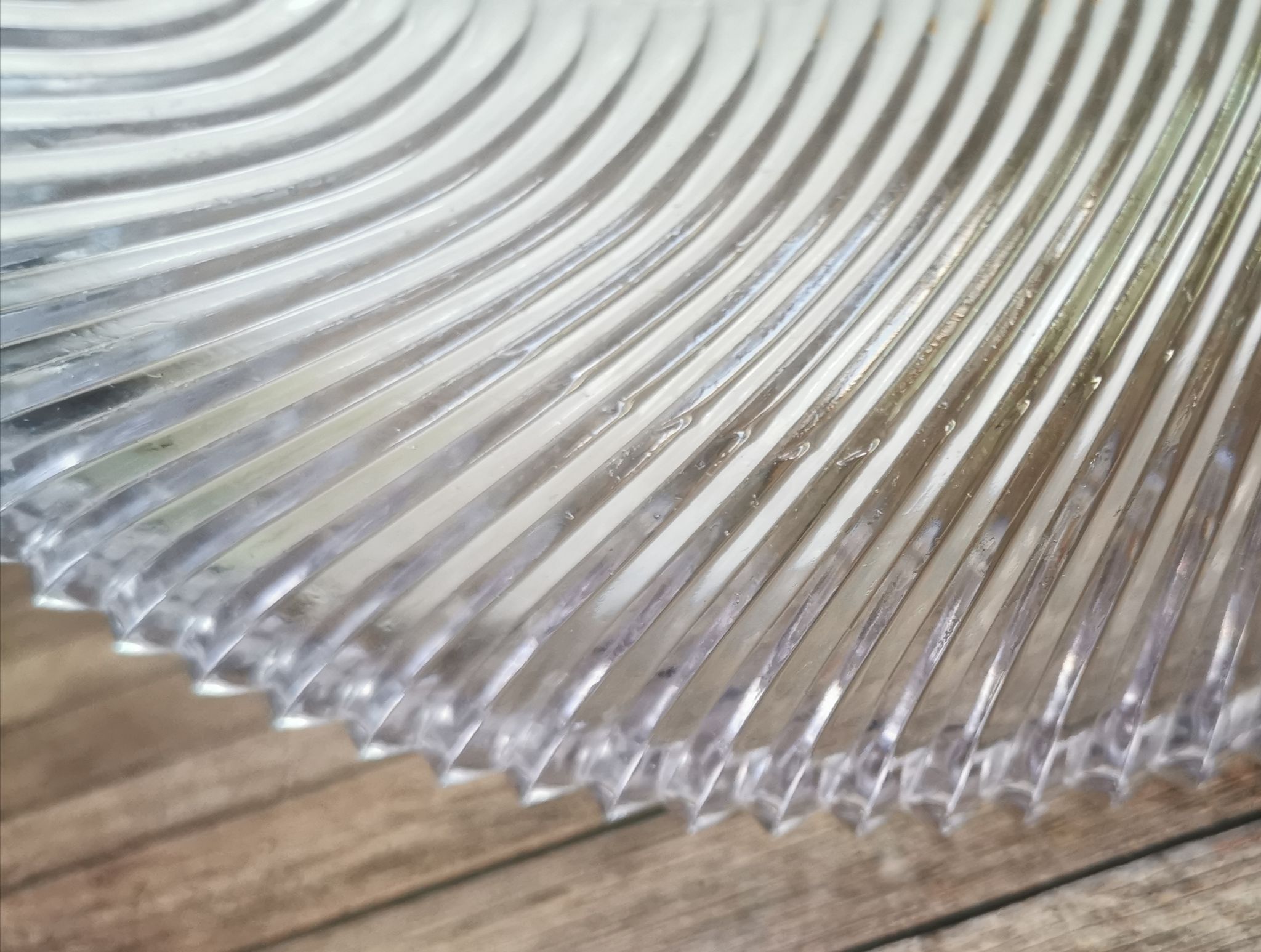Striated glass cut
