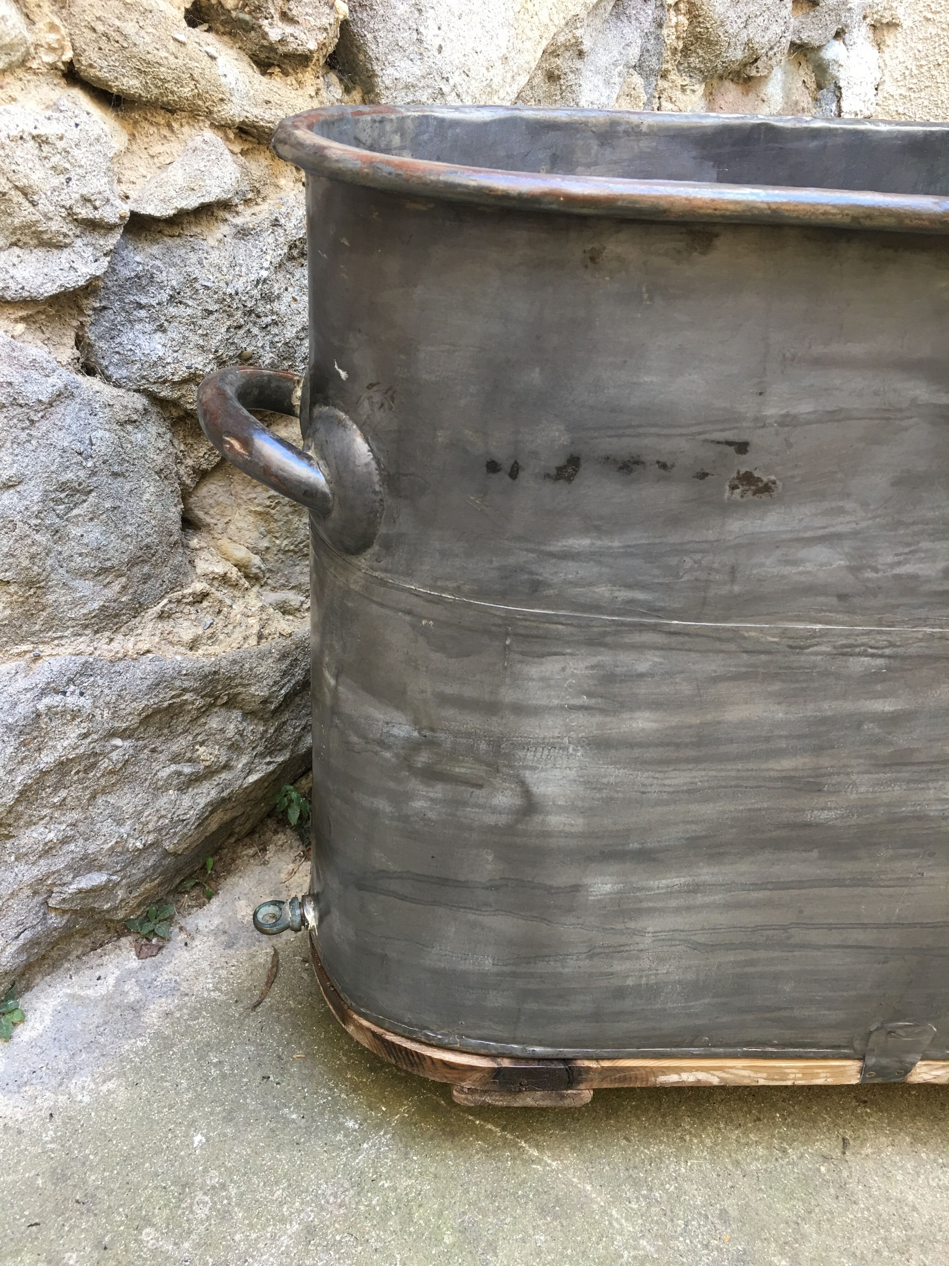 Baignoire en zinc socle bois XIXème siècle