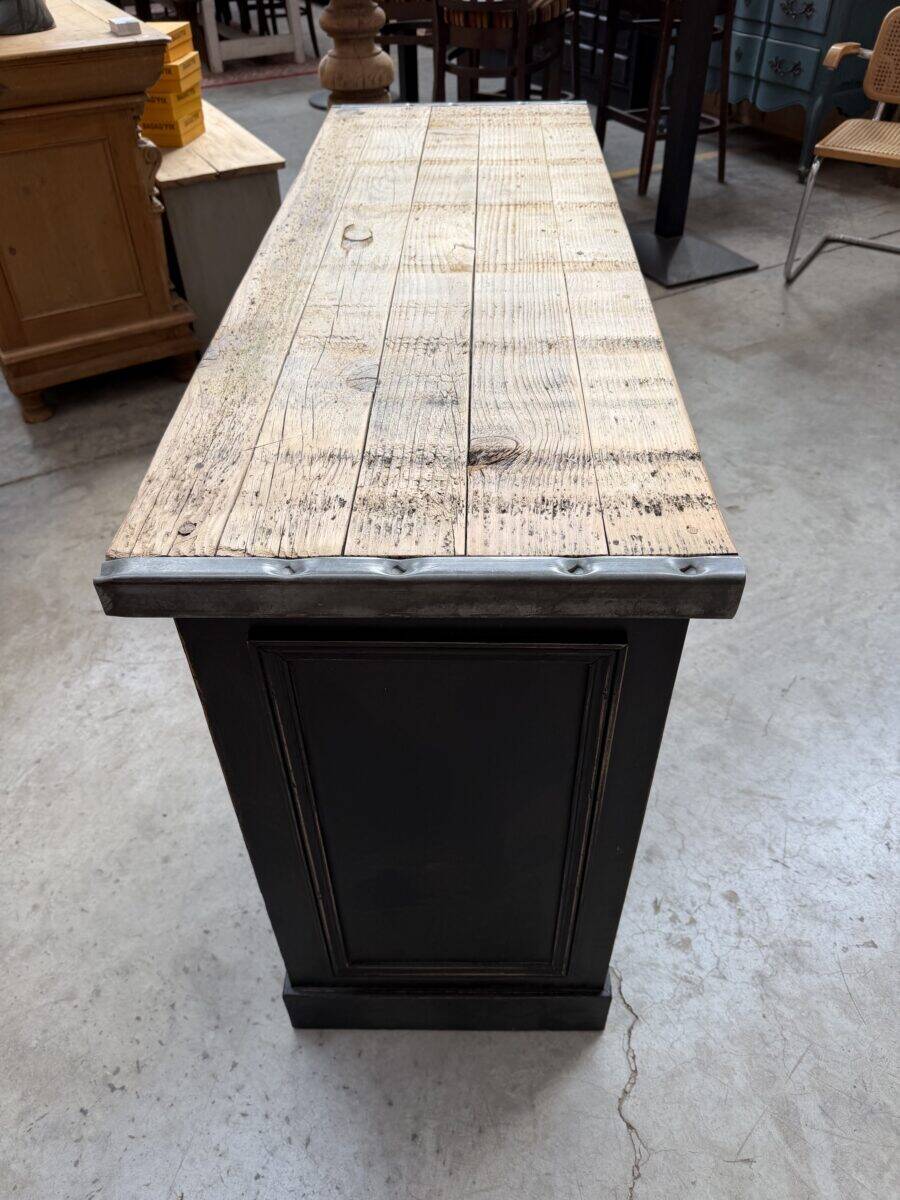 Double-sided furniture from the early 20th century.