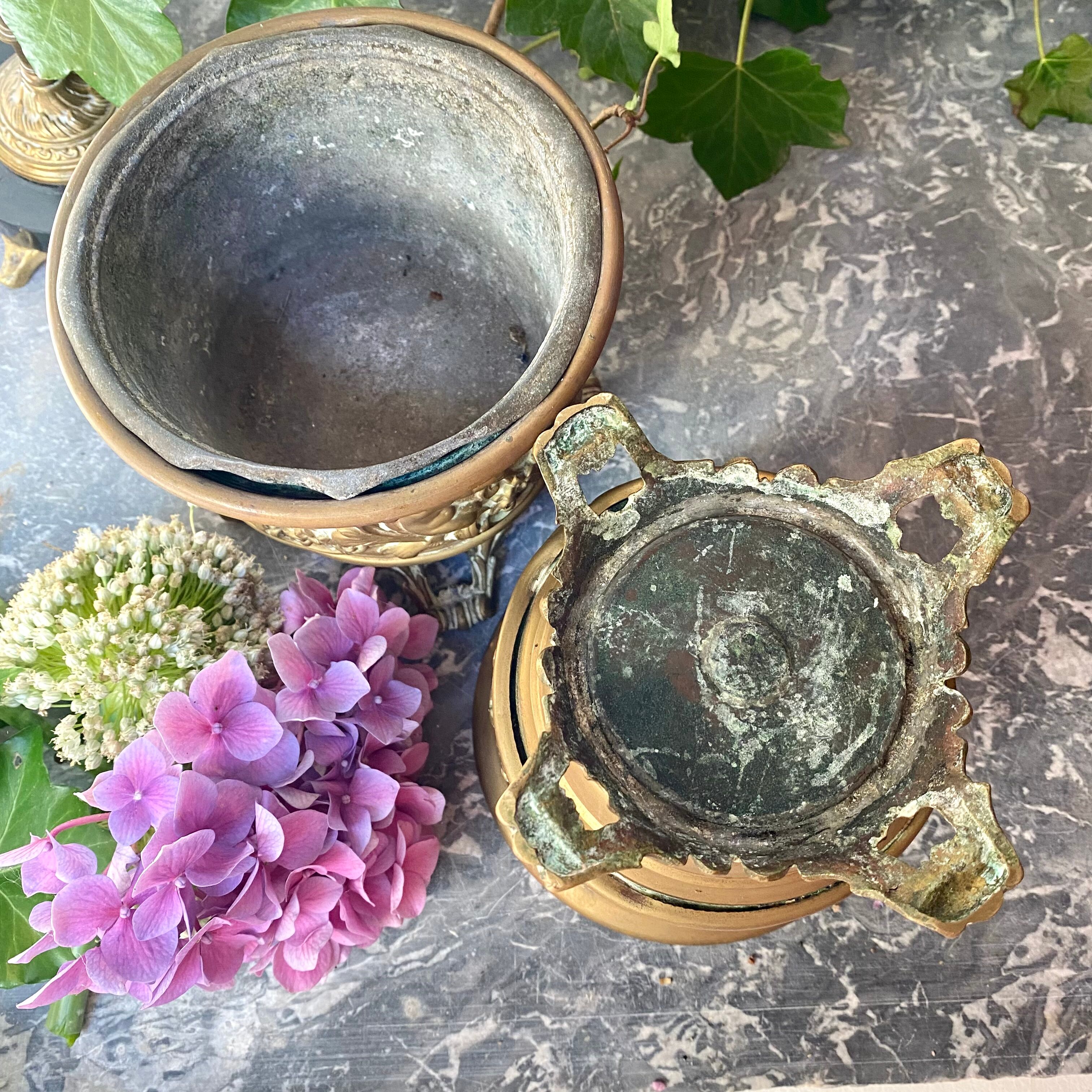 Pair of caches pots in brass repelled nineteenth century
