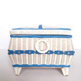 Scoubidou sewing box