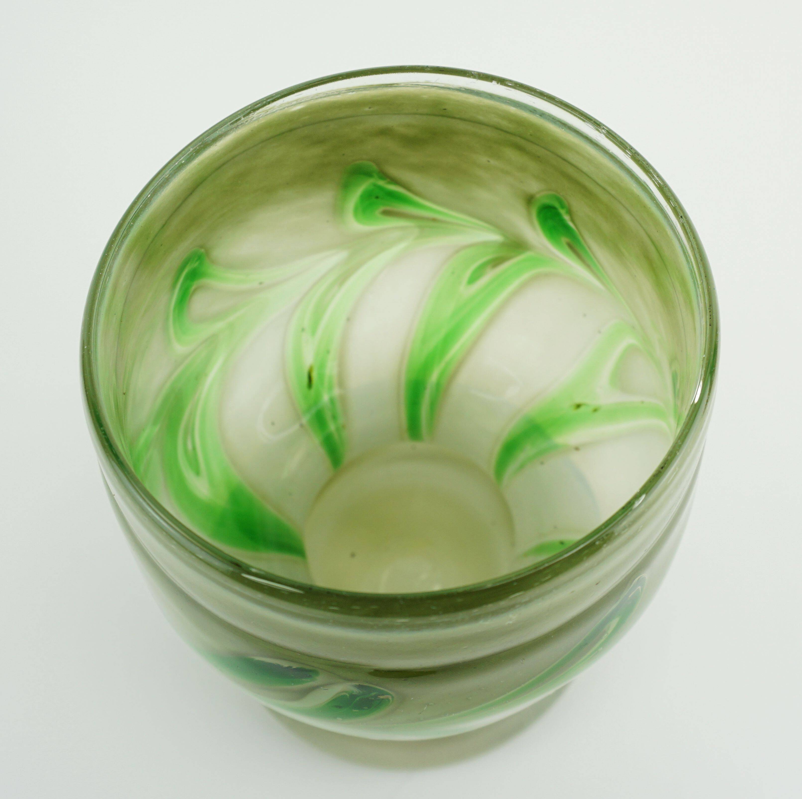 vase en verre vintage par Erwin Eisch, différentes nuances de vert et verre clair